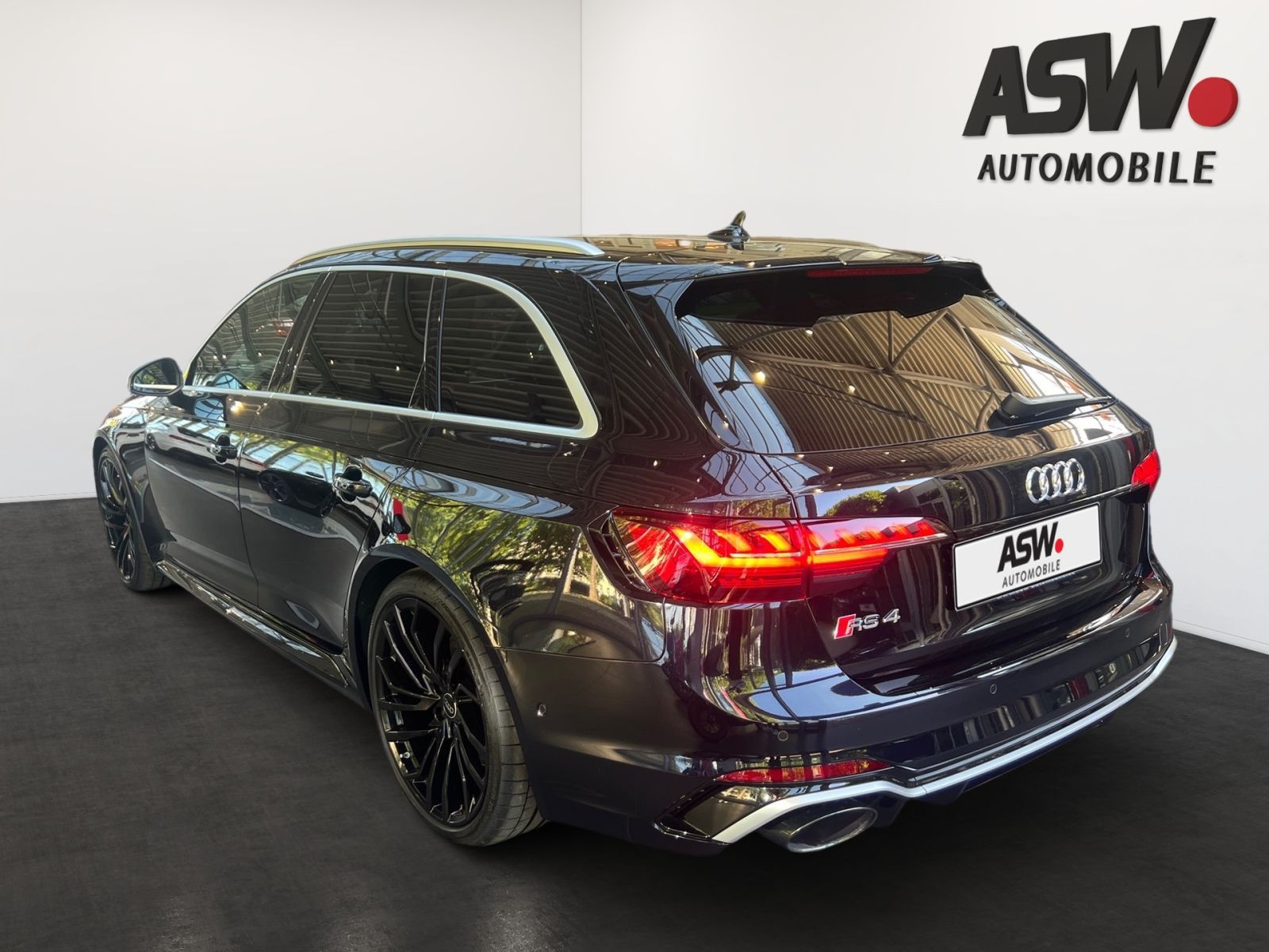 Fahrzeugabbildung Audi RS 4 Avant 331(450) kW(PS) tiptronic