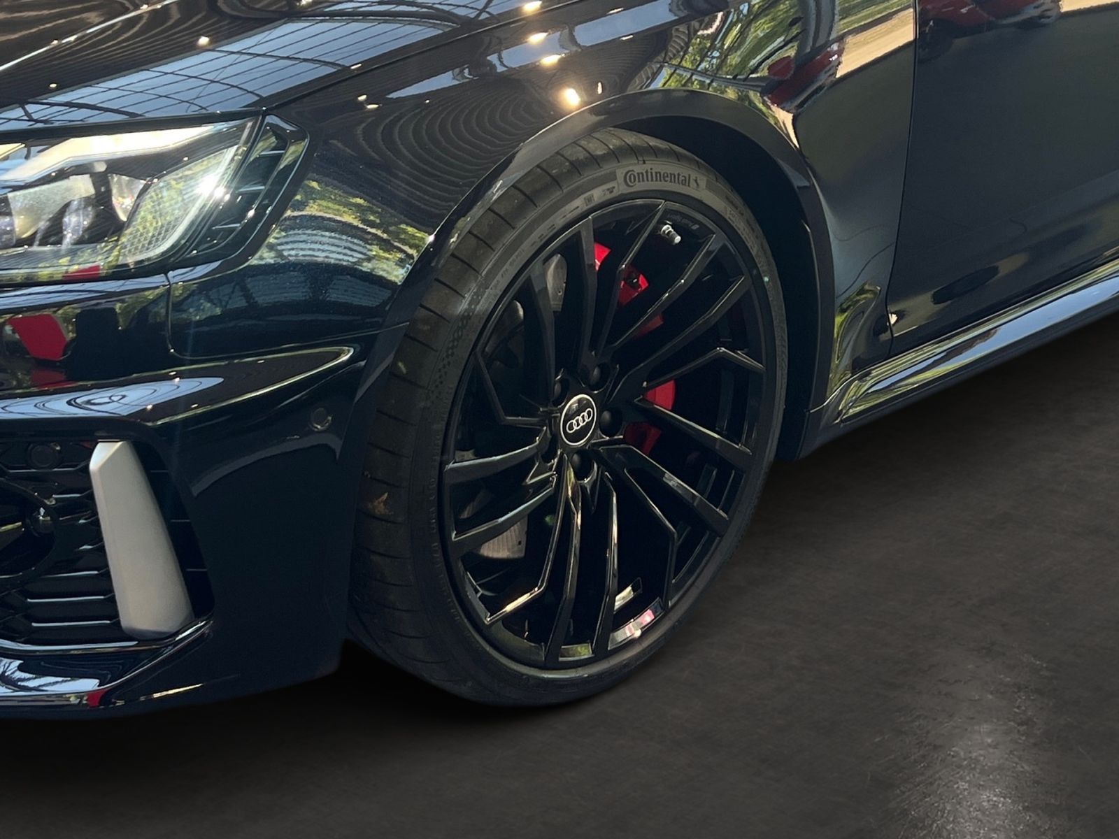 Fahrzeugabbildung Audi RS 4 Avant 331(450) kW(PS) tiptronic