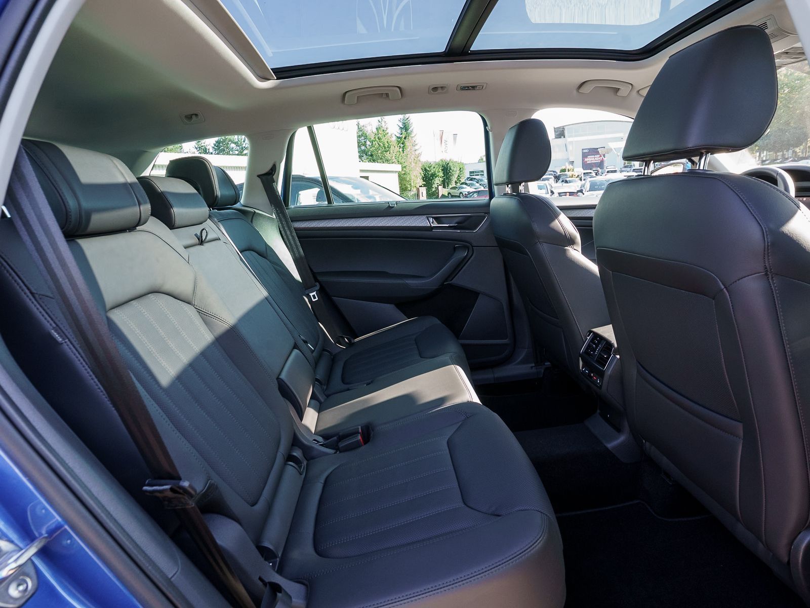 Fahrzeugabbildung SKODA Kodiaq Style 4x4 2,0TDI DSG LED Pano StandHZ AHK