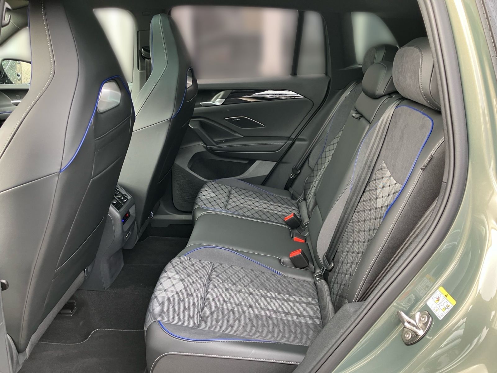 Fahrzeugabbildung Volkswagen Tiguan R-Line 1.5 l eTSI 150 PS DSG AHK Panorama