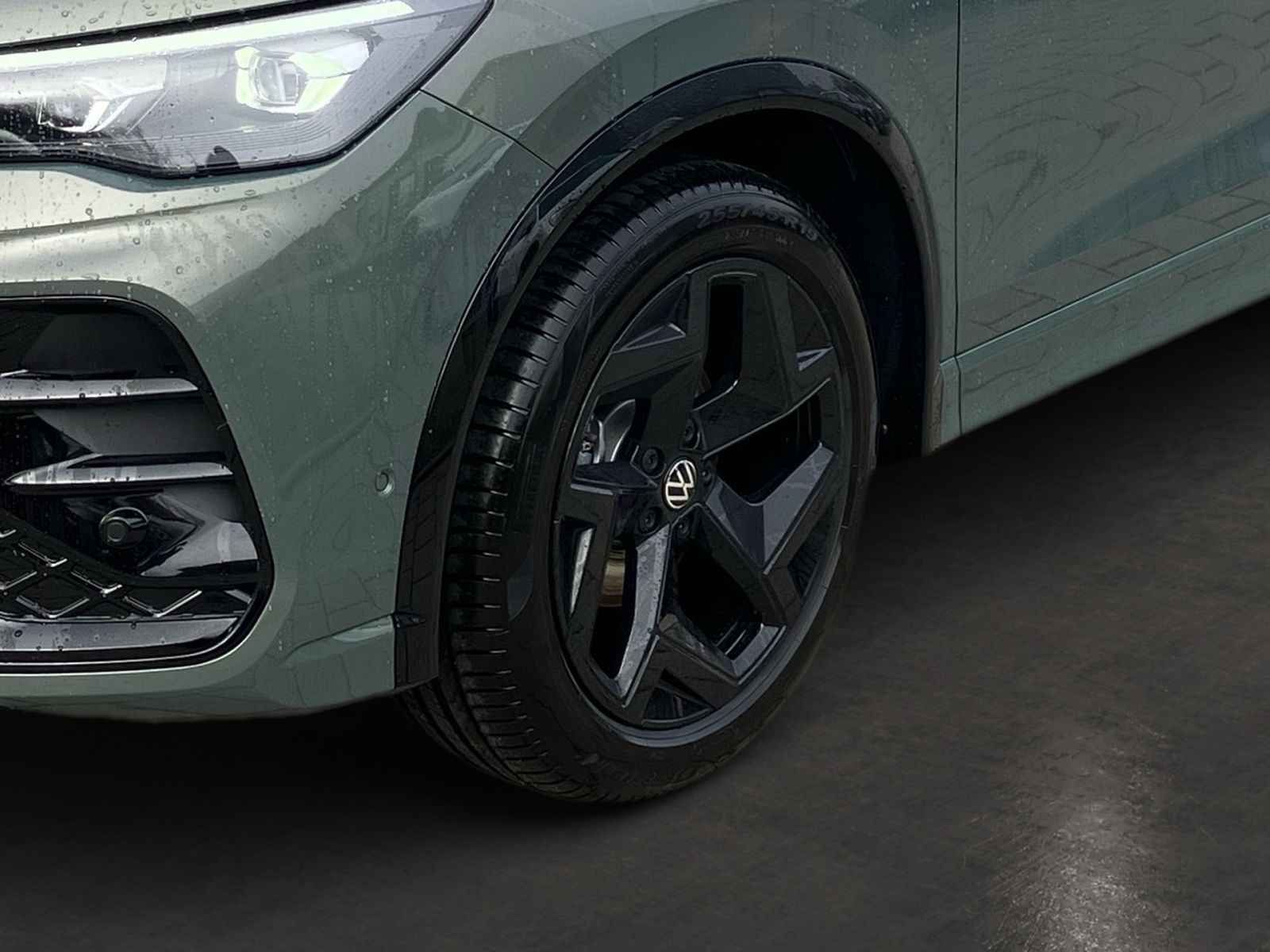Fahrzeugabbildung Volkswagen Tiguan R-Line 1.5 l eTSI 150 PS DSG AHK Panorama