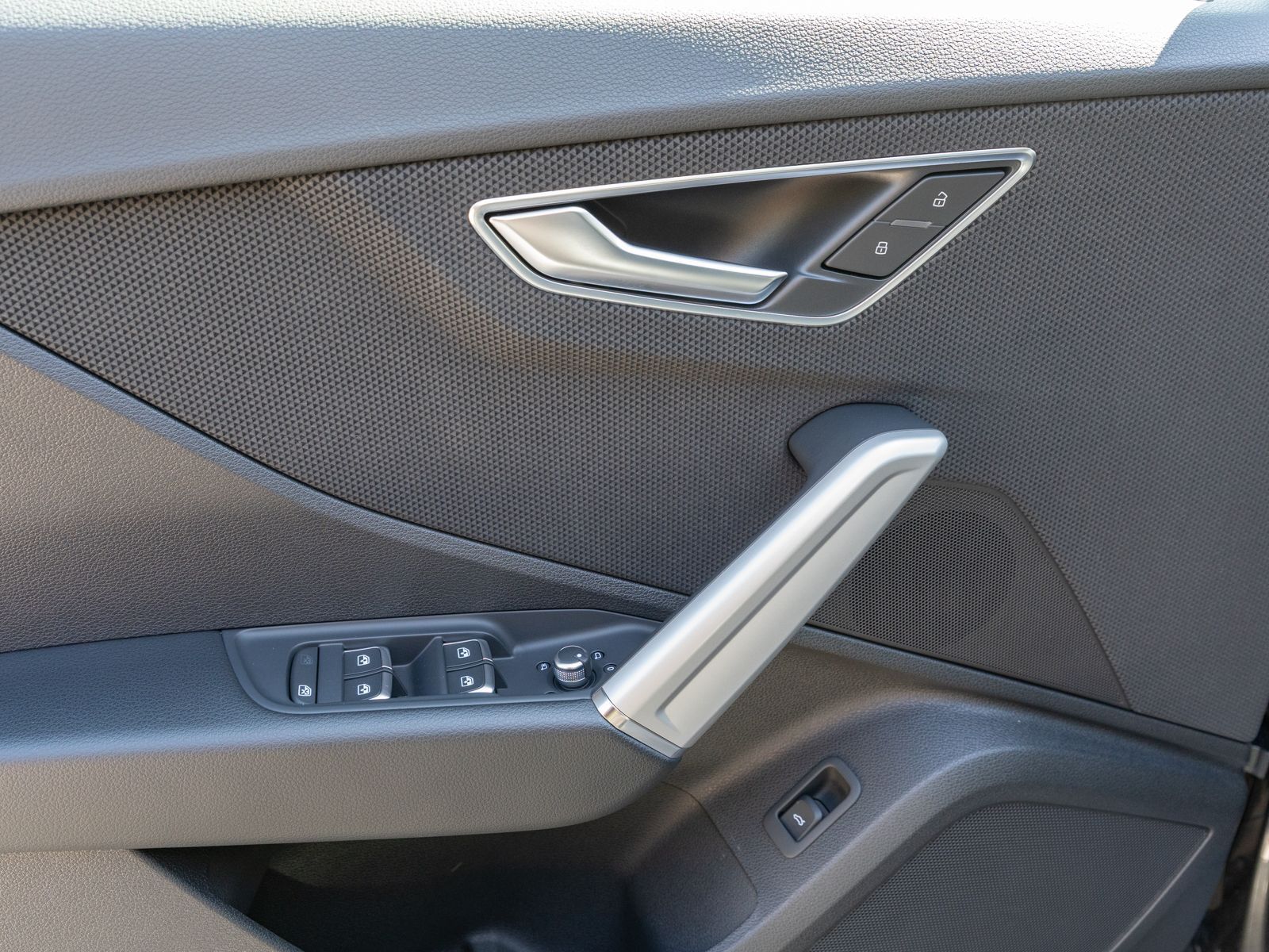 Fahrzeugabbildung Audi Q2 S line 35TDI quattro Stron LED Navi PDC LEDER