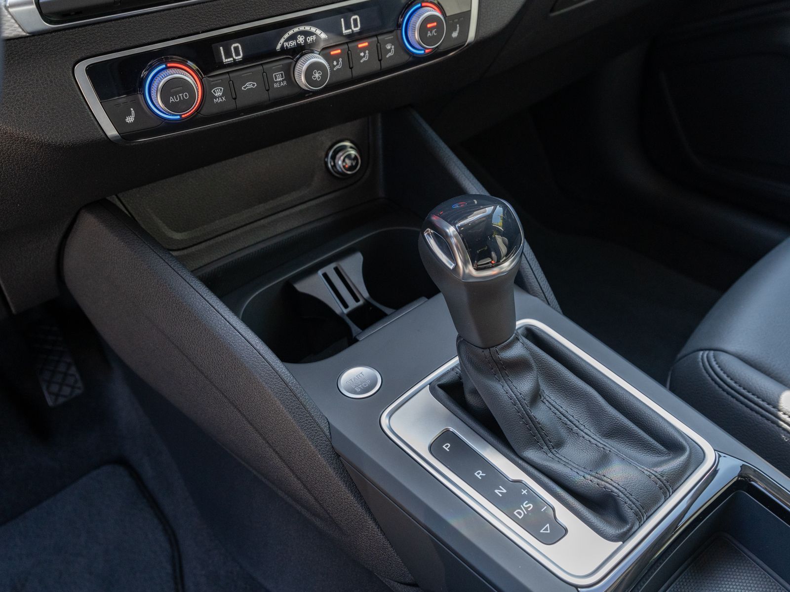 Fahrzeugabbildung Audi Q2 S line 35TDI quattro Stron LED Navi PDC LEDER