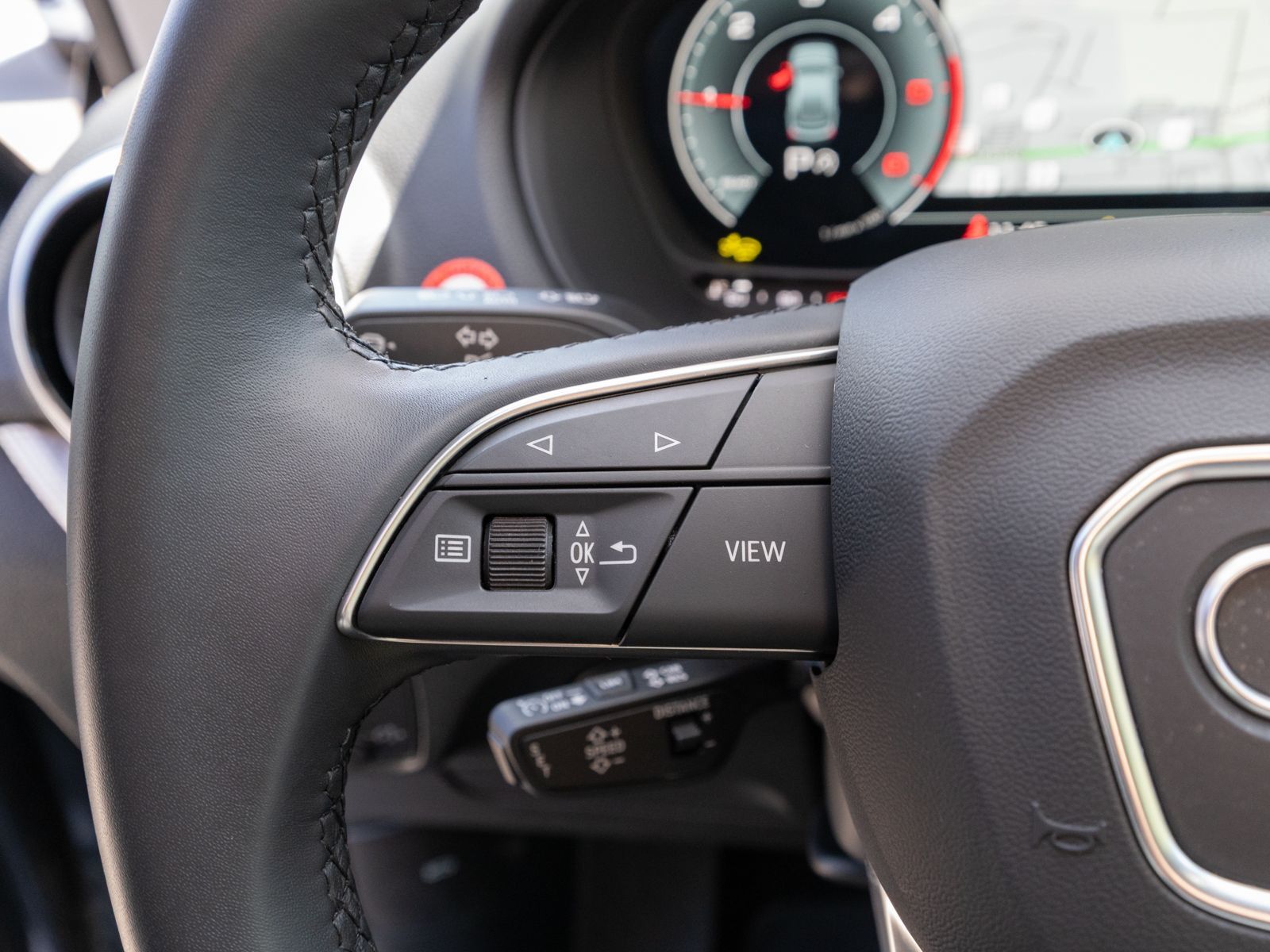 Fahrzeugabbildung Audi Q2 S line 35TDI quattro Stron LED Navi PDC LEDER