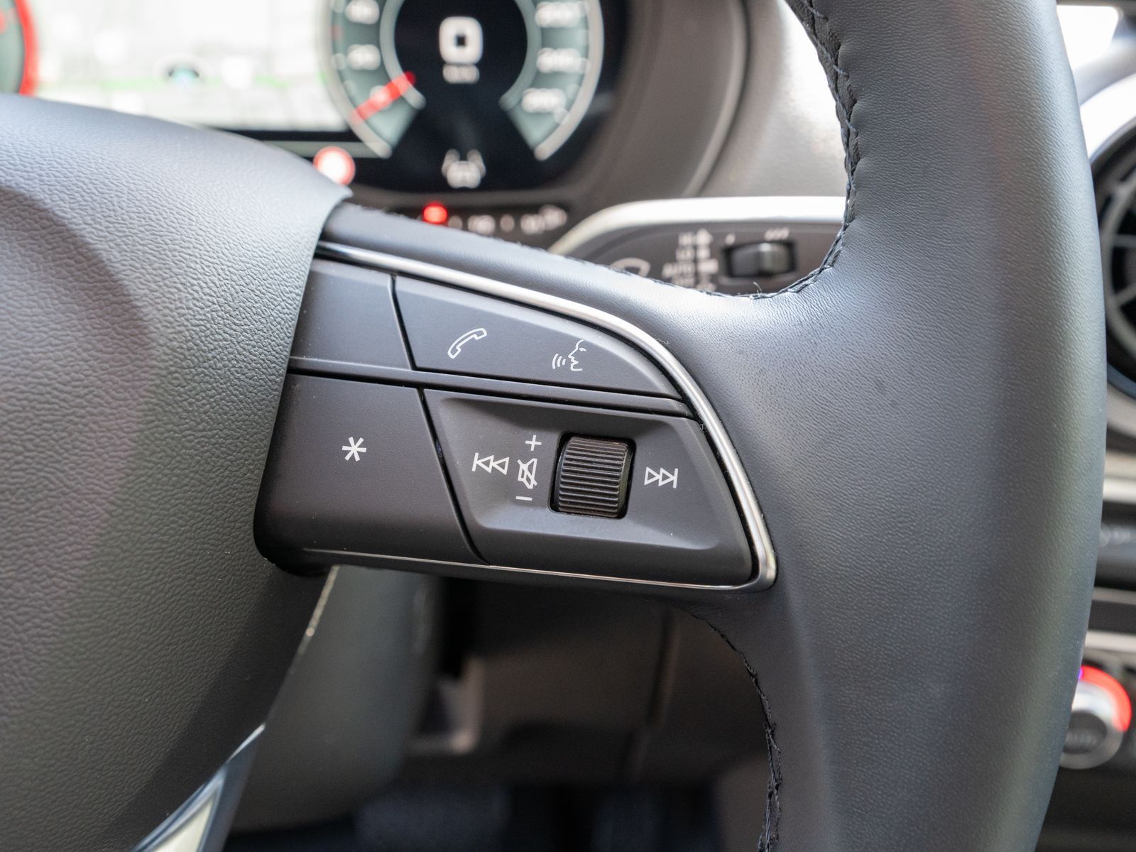 Fahrzeugabbildung Audi Q2 S line 35TDI quattro Stron LED Navi PDC LEDER