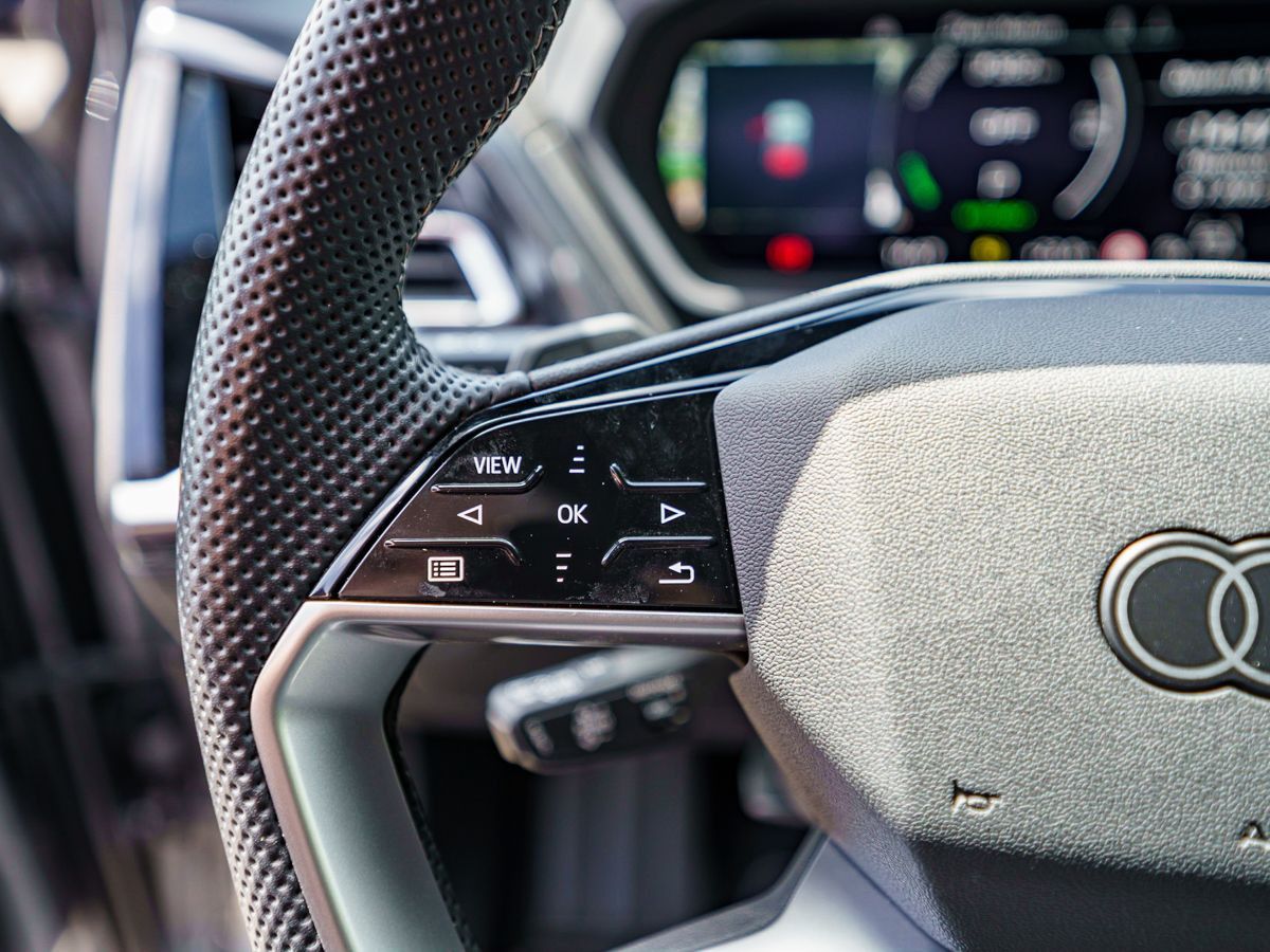 Fahrzeugabbildung Audi Q4 e-tron 40 S line Navi HeadUp Klima Sonos SHZ