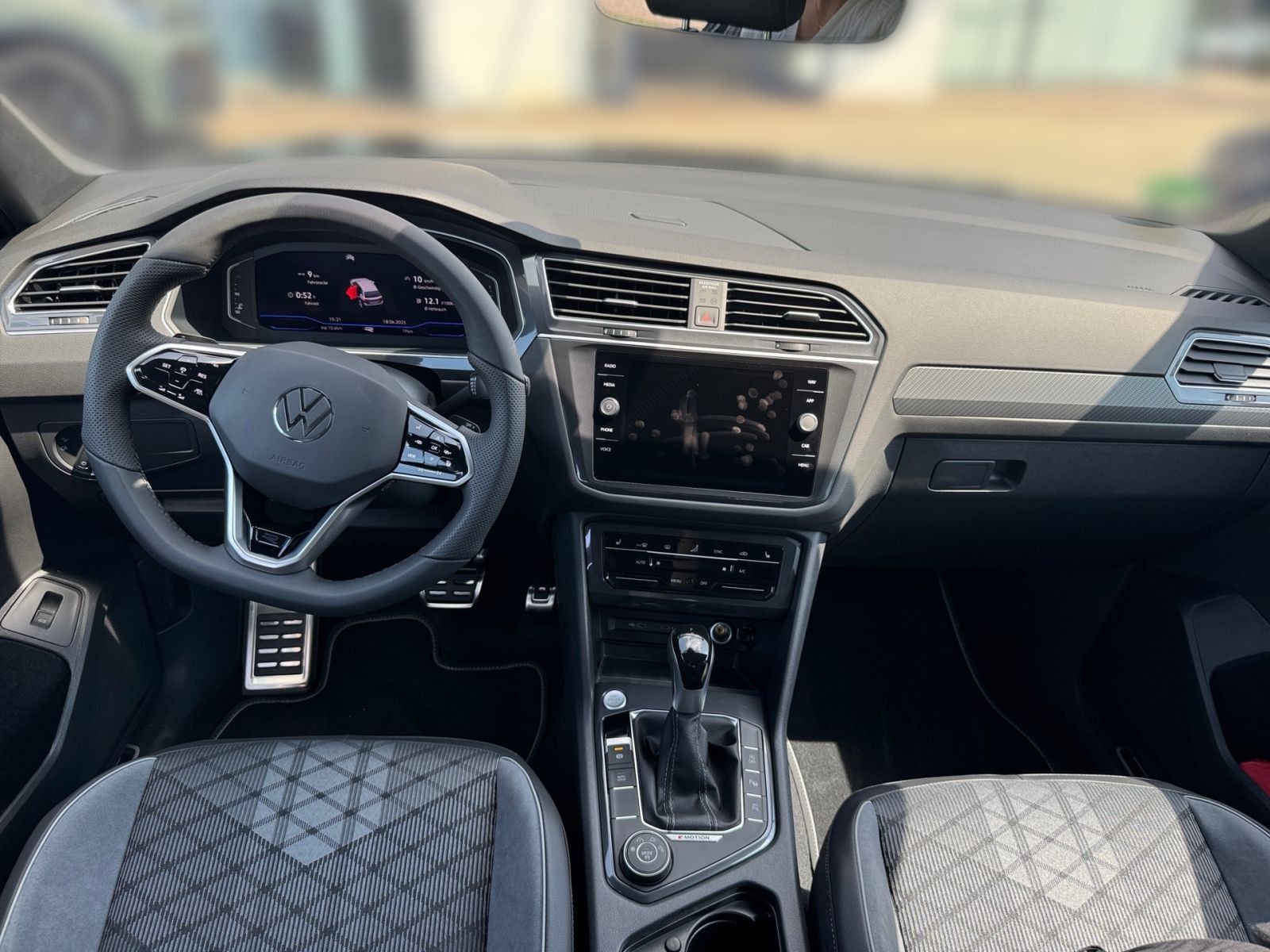 Fahrzeugabbildung Volkswagen Tiguan Allspace R-Line 2.0 TDI SCR 4MOTION 147kW