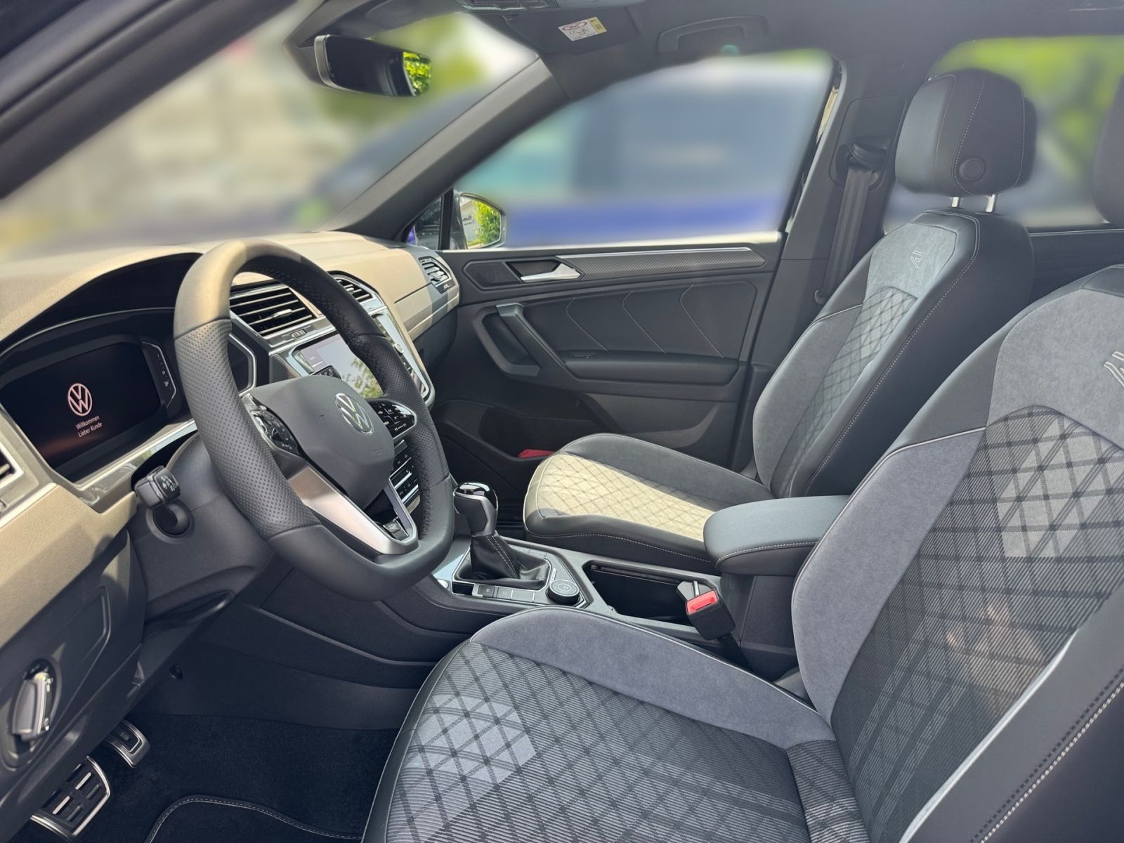 Fahrzeugabbildung Volkswagen Tiguan Allspace R-Line 2.0 TDI SCR 4MOTION 147kW