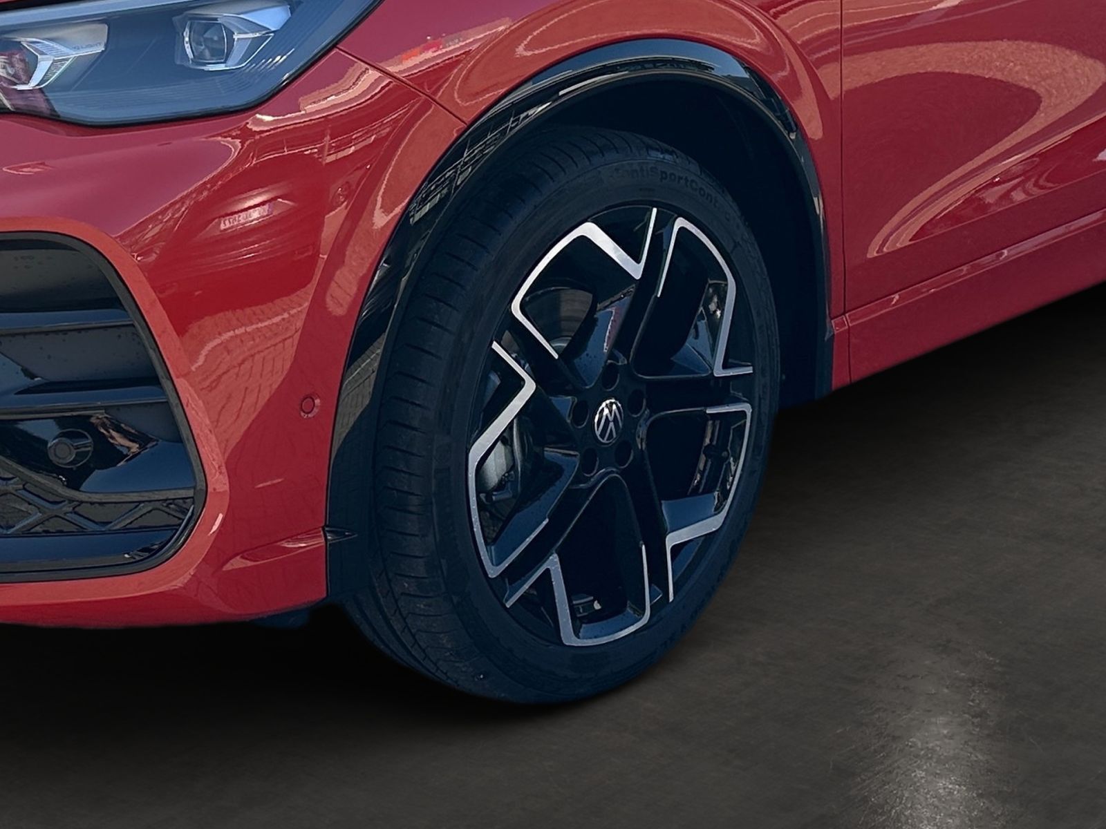 Fahrzeugabbildung Volkswagen Tiguan R-Line 1,5 l eTSI OPF 150PS HD-MATRIX ACC