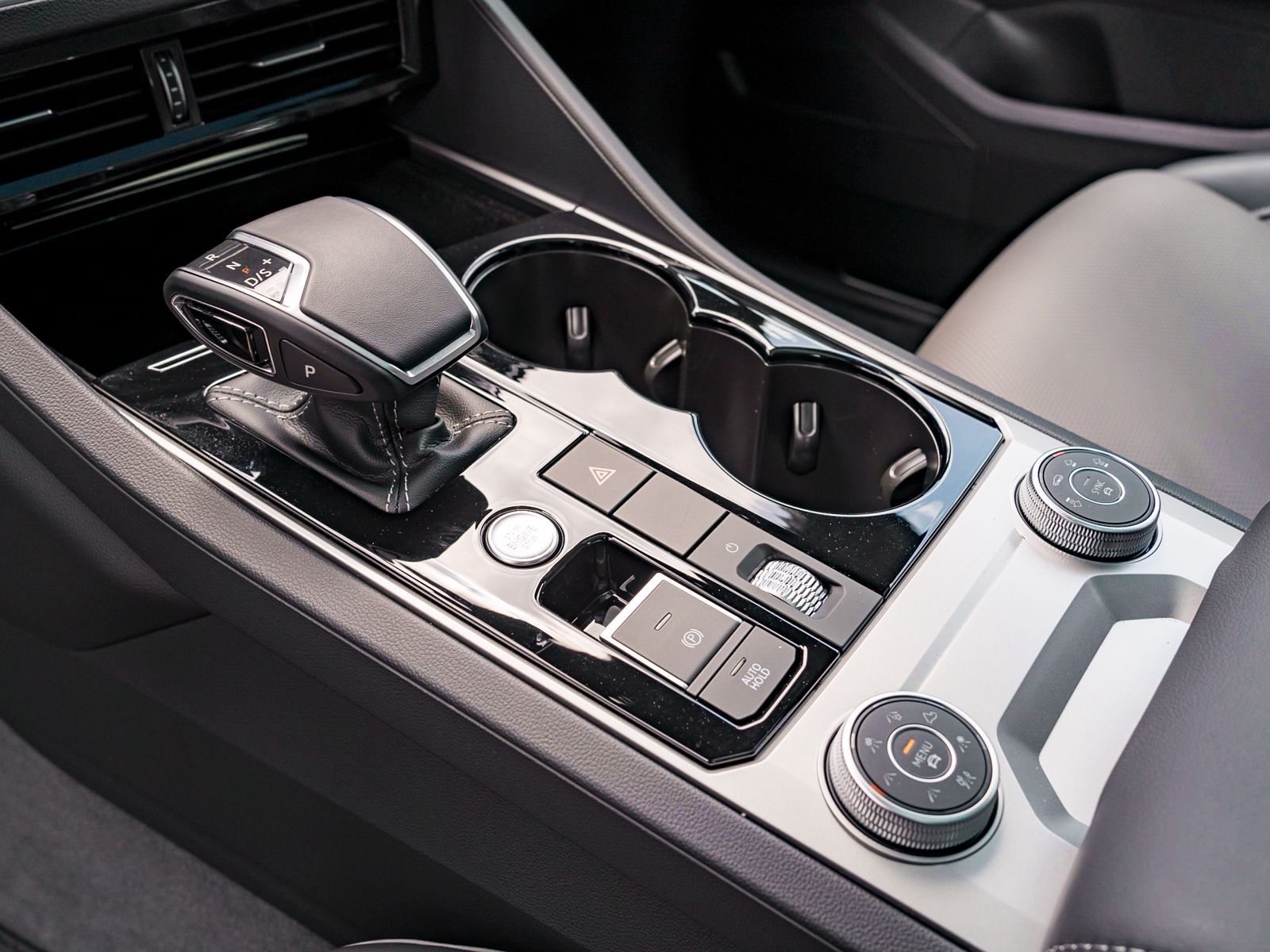 Fahrzeugabbildung Volkswagen Touareg R-Line 3.0TDI Leder LED PANO Standhz AHK
