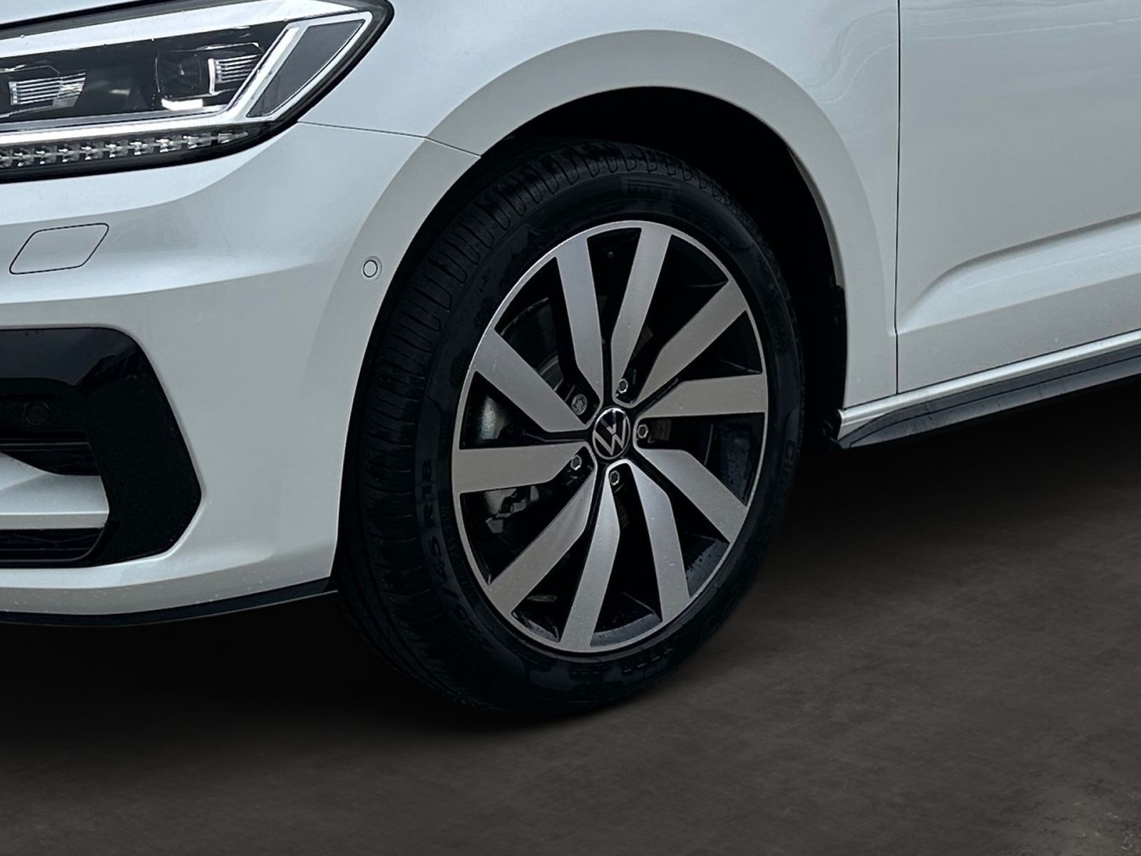 Fahrzeugabbildung Volkswagen Touran Highline 2,0 l TDI SCR 150PS ACC NAVI RFK