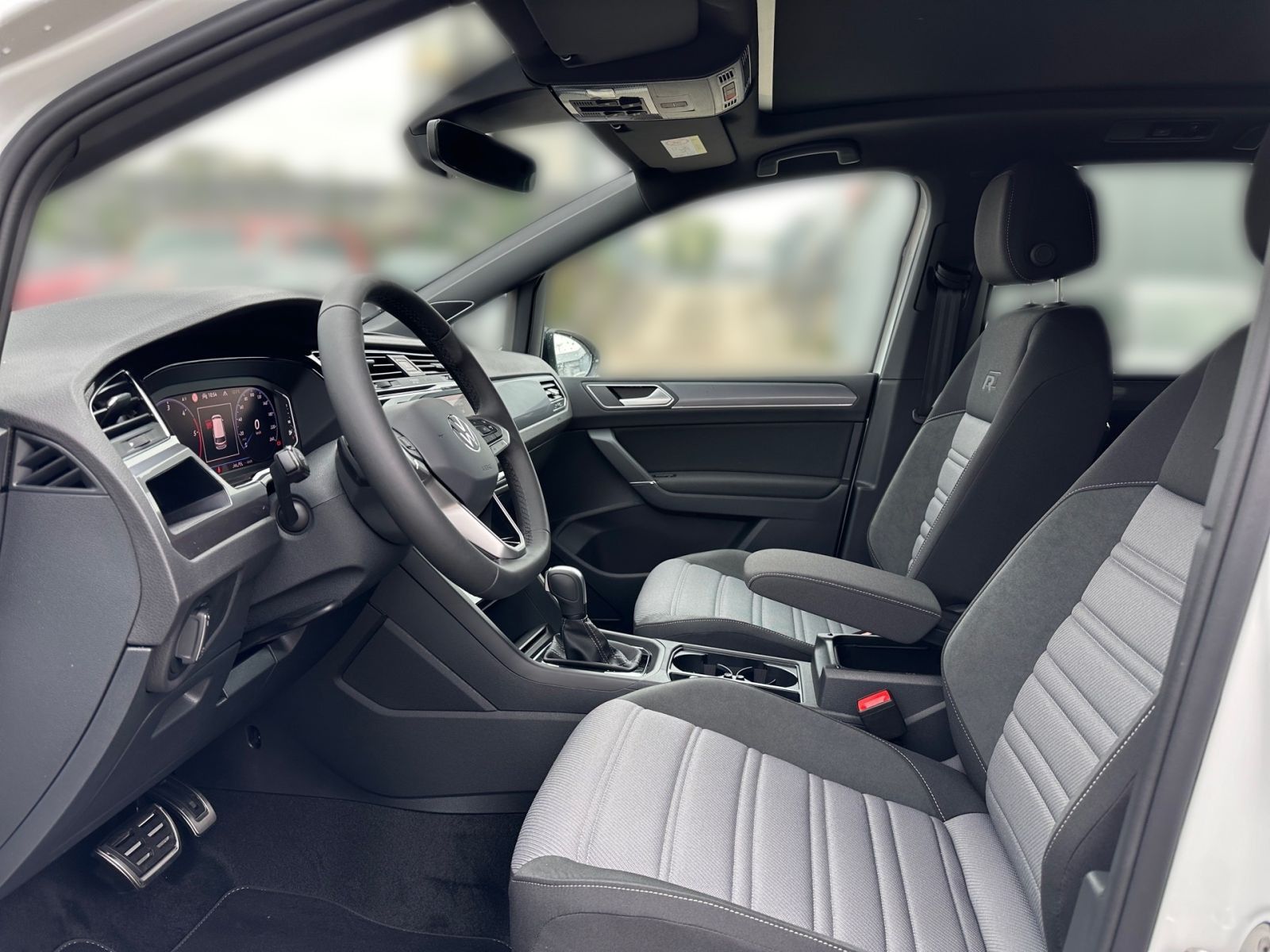 Fahrzeugabbildung Volkswagen Touran Highline 2,0 l TDI SCR 150PS ACC NAVI RFK