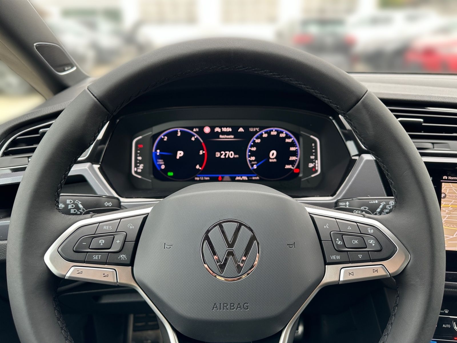 Fahrzeugabbildung Volkswagen Touran Highline 2,0 l TDI SCR 150PS ACC NAVI RFK