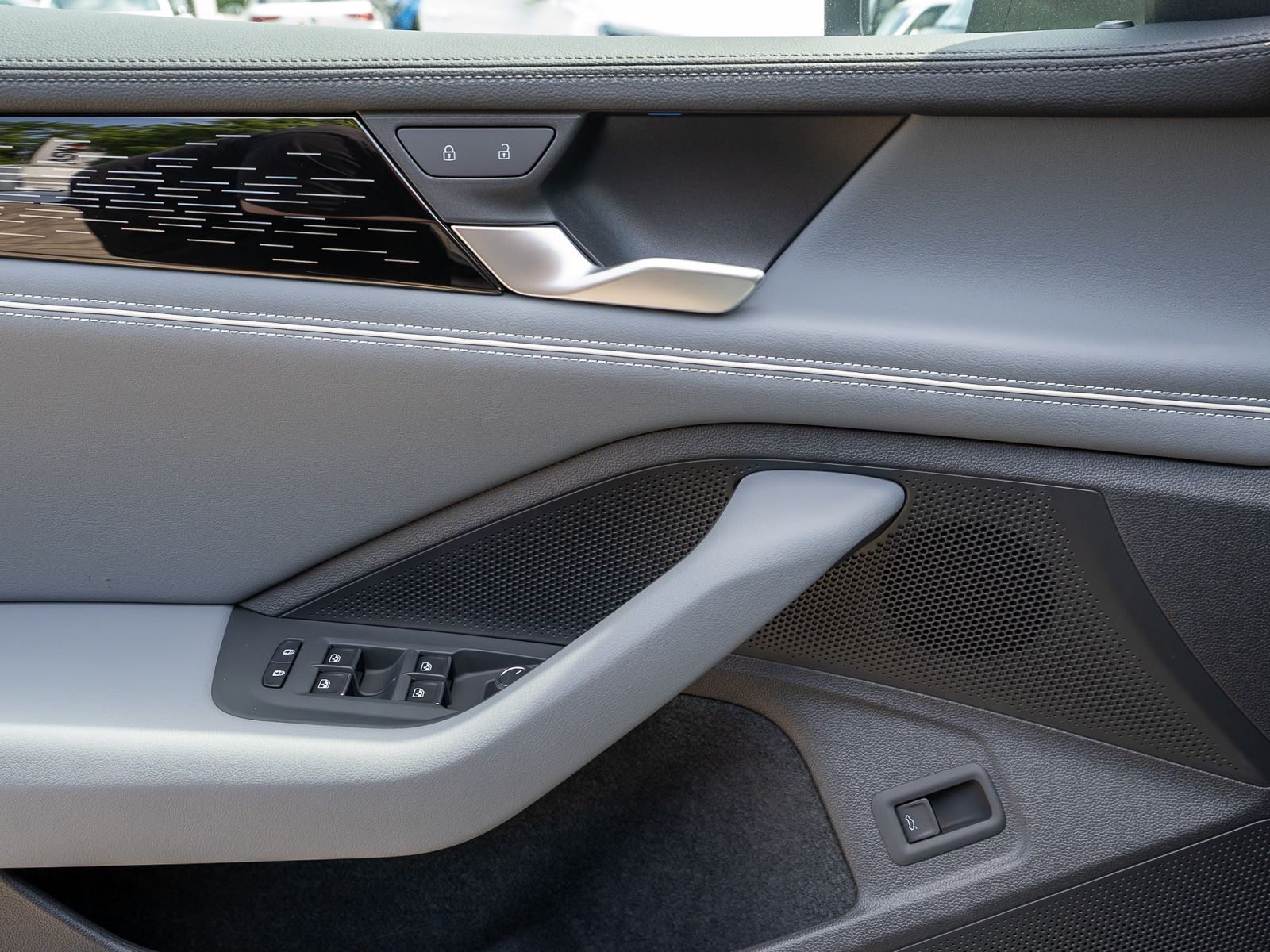 Fahrzeugabbildung Volkswagen Passat Variant Elegance 2.0 TDI DSG LED AHK PANO