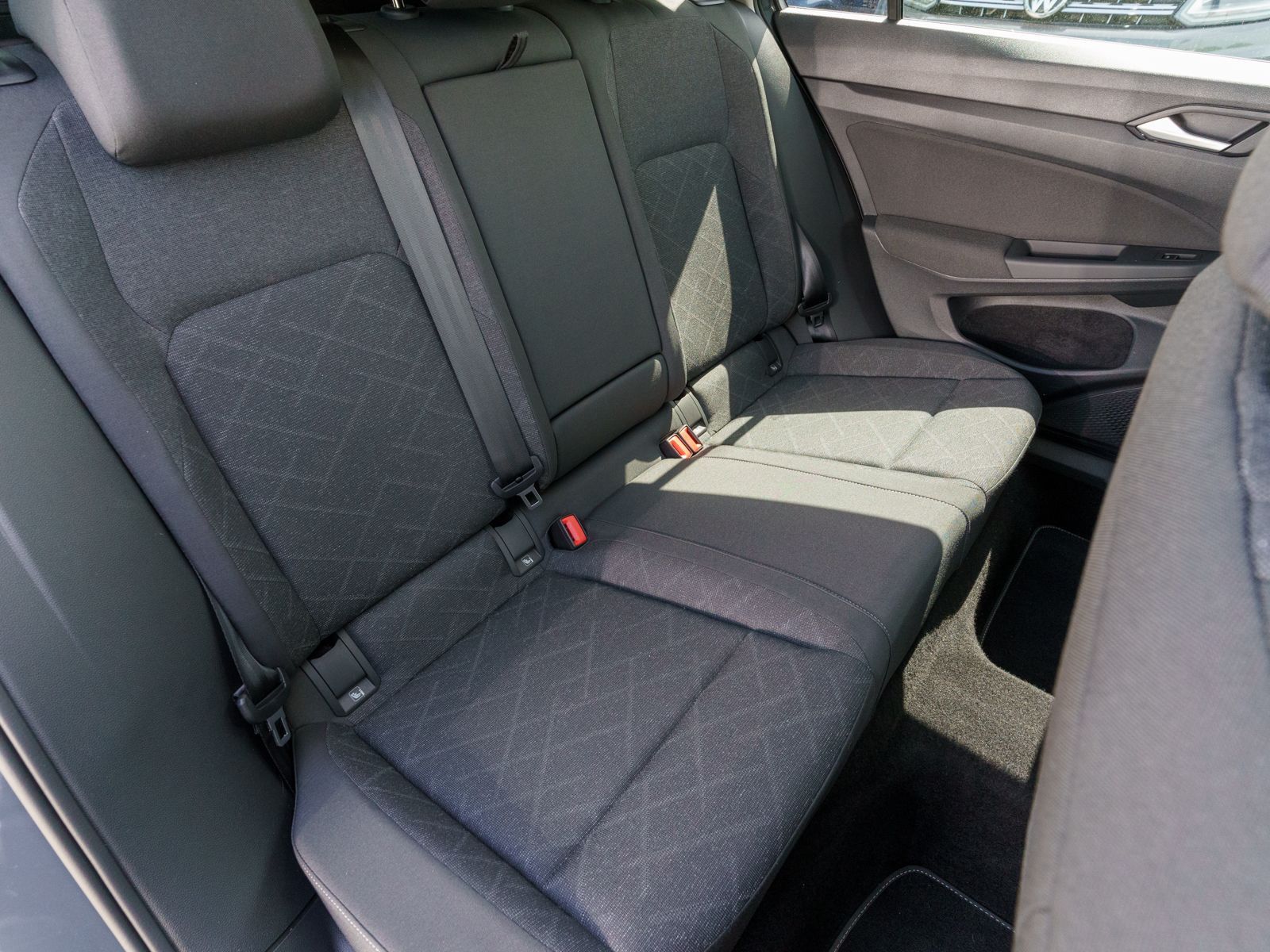 Fahrzeugabbildung Volkswagen Golf Variant Life 1.5 TSI Navi LED SHZ Pano AHK