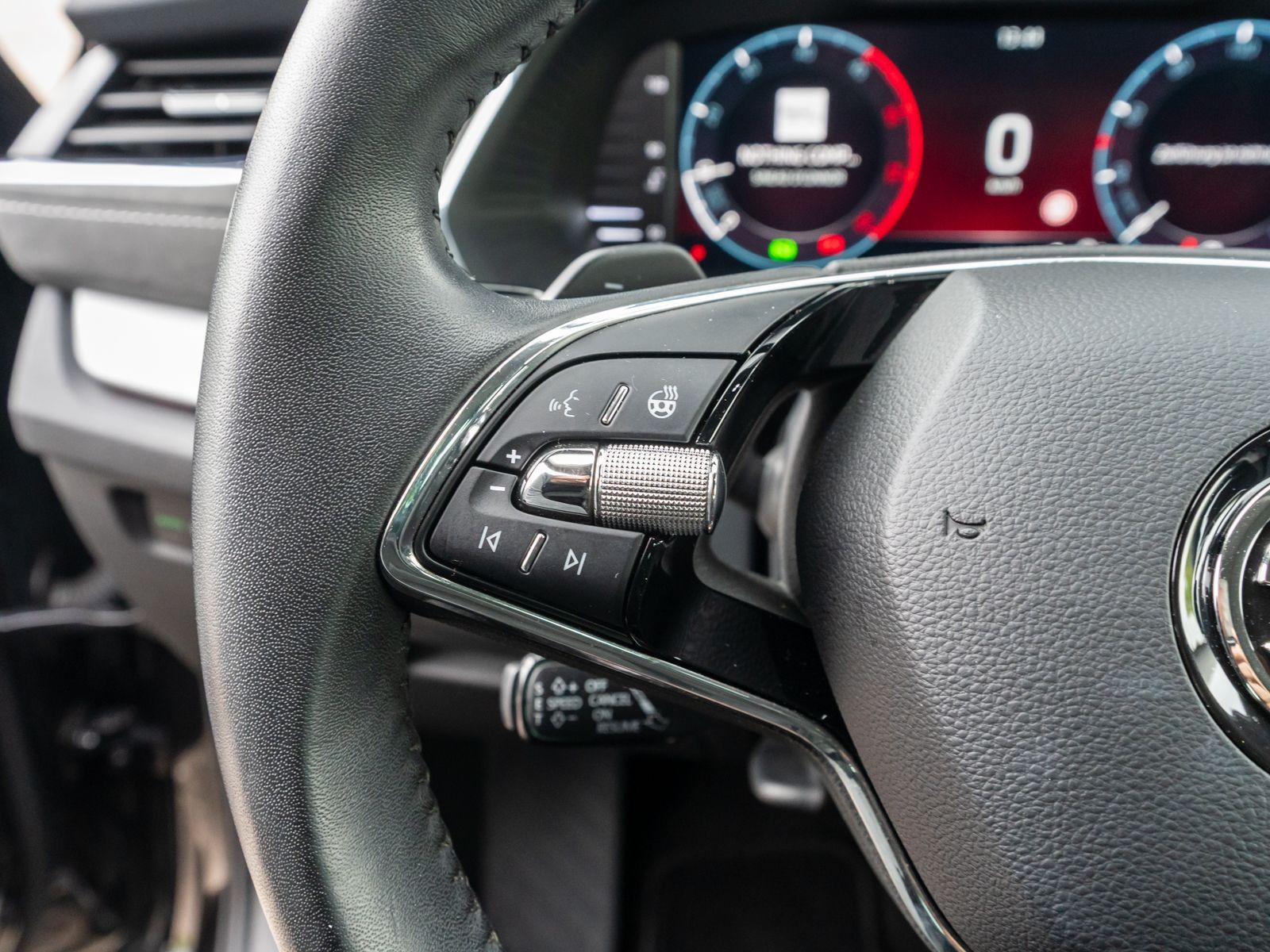 Fahrzeugabbildung SKODA Octavia Combi Style 2.0 TDI LED NAVI Head-up ACC