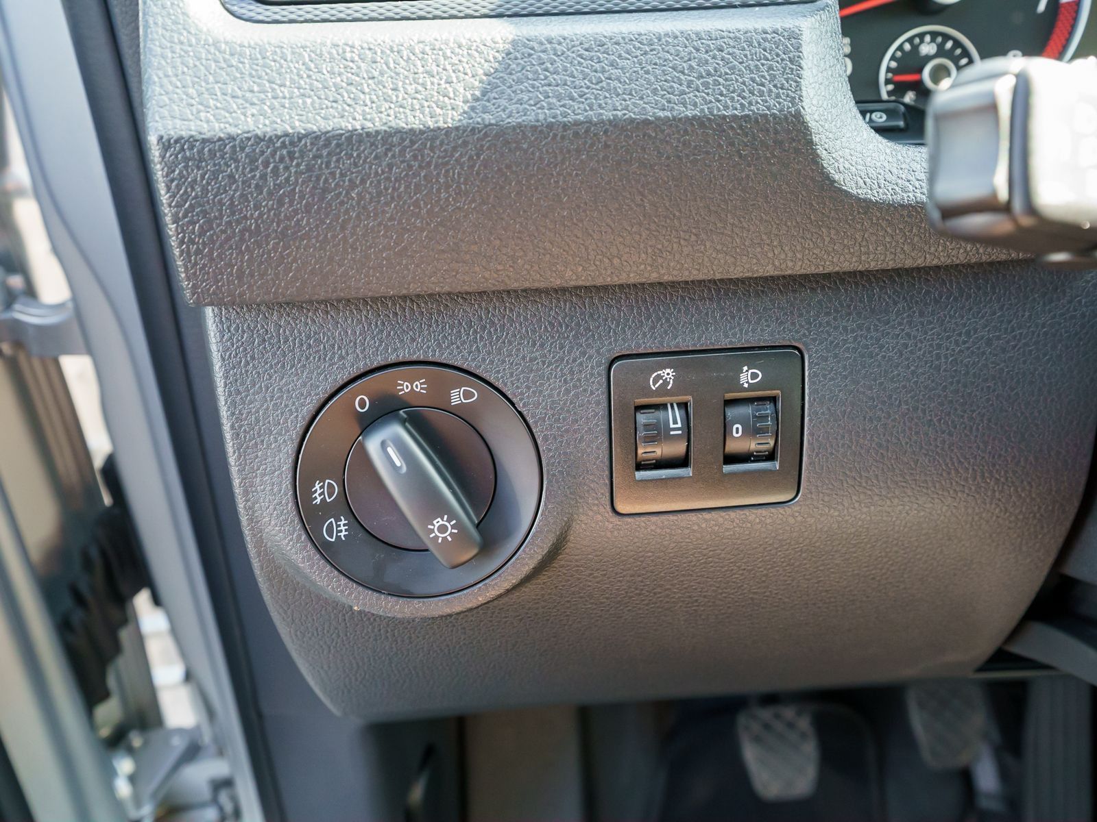 Fahrzeugabbildung Volkswagen Caddy Kombi 5-Sitzer 1.4 TSI Klima GRA Bluetooth