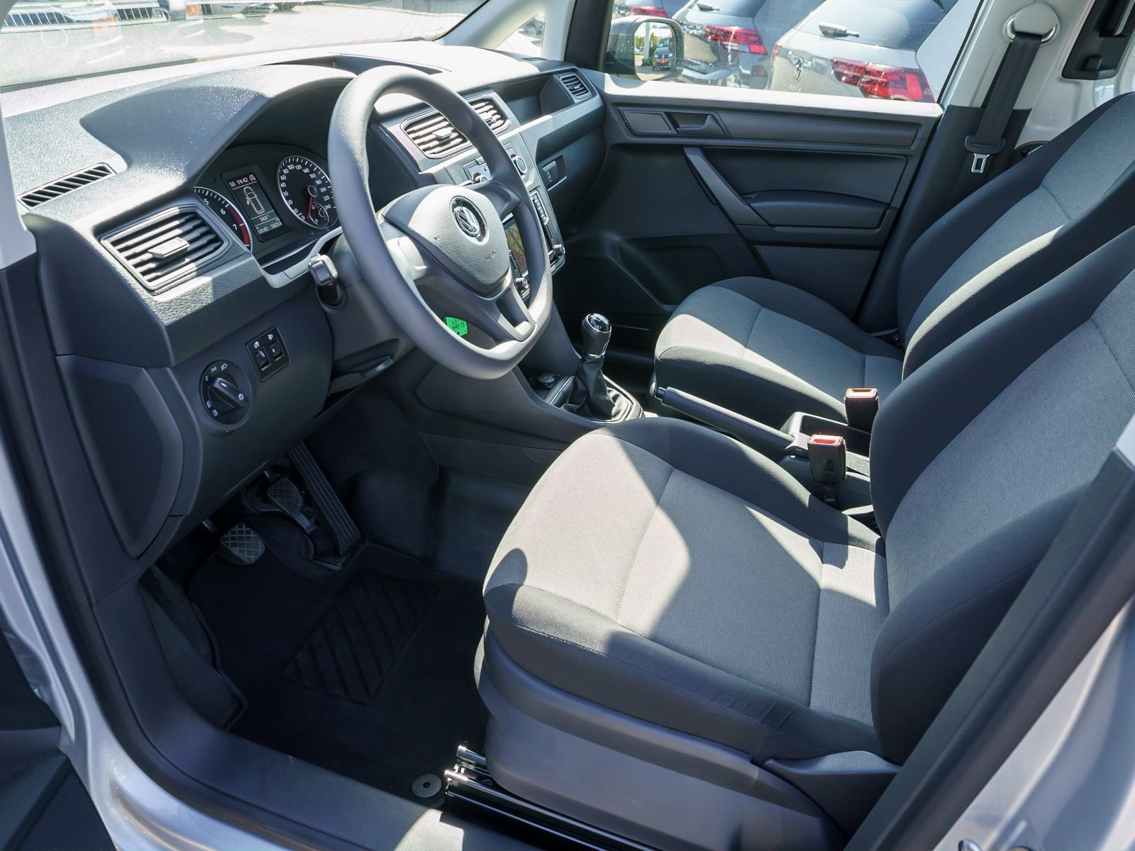 Fahrzeugabbildung Volkswagen Caddy Kombi 5-Sitzer 1.4 TSI Klima GRA Bluetooth