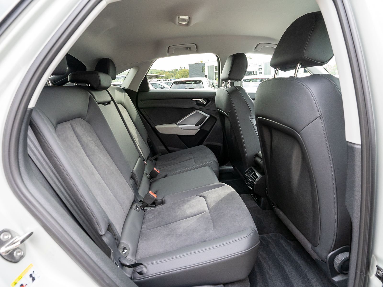 Fahrzeugabbildung Audi Q3 Sportback TFSI e S line 45 Stron Navi LED AHK