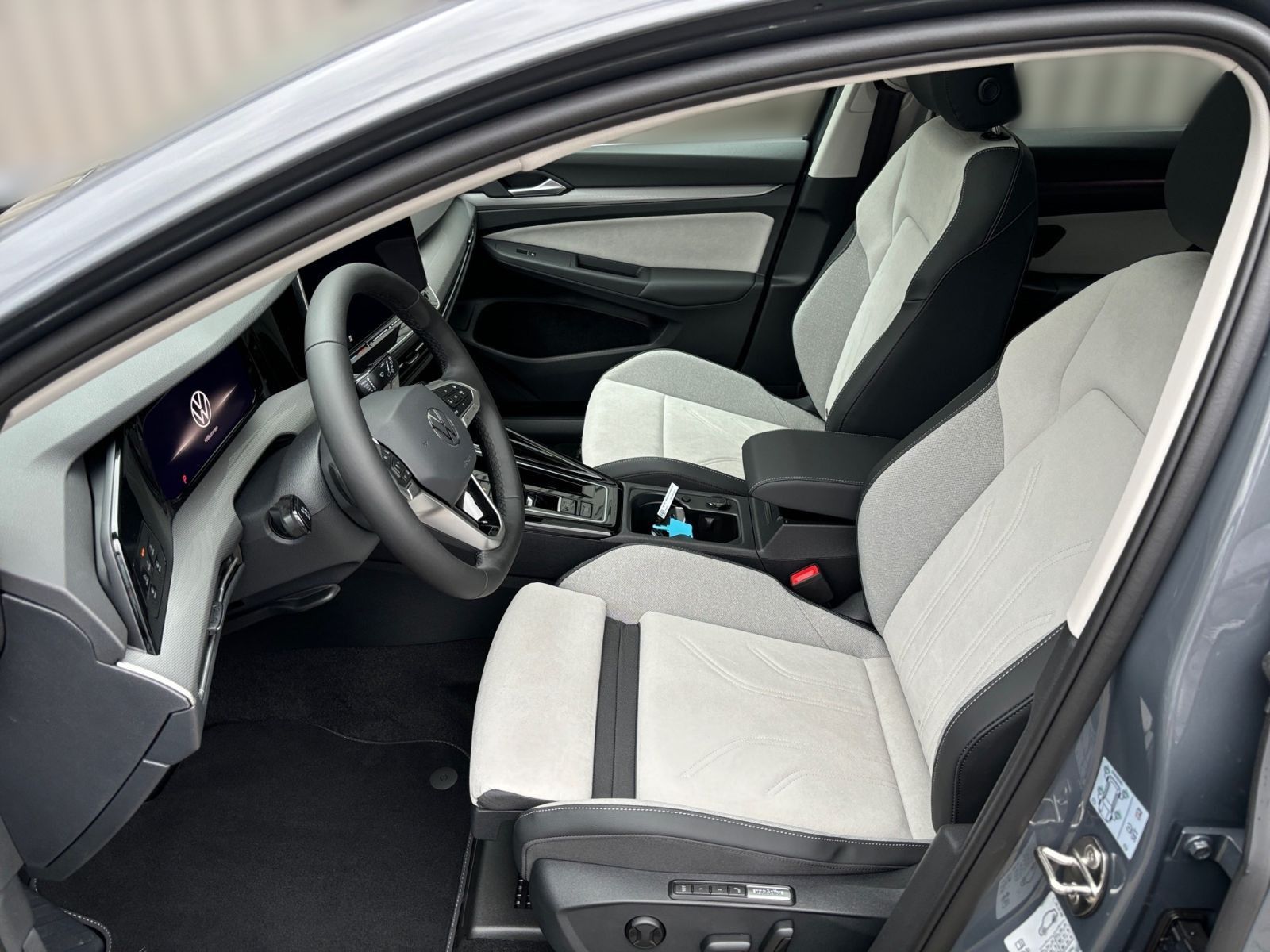 Fahrzeugabbildung Volkswagen Golf Style 1.5 eTSI OPF DSG | *Standheizung*