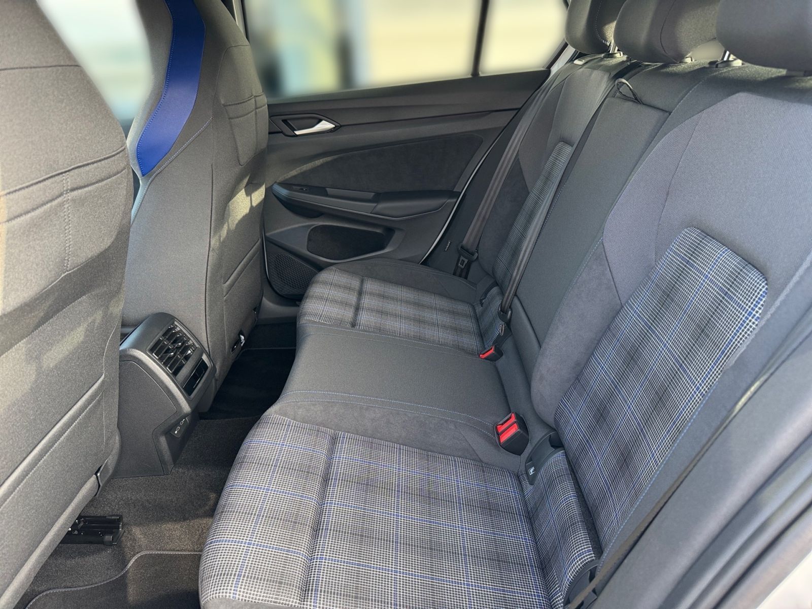 Fahrzeugabbildung Volkswagen Golf GTE 1,5l eHybrid OPF 130 kW (177 PS ) / 85k