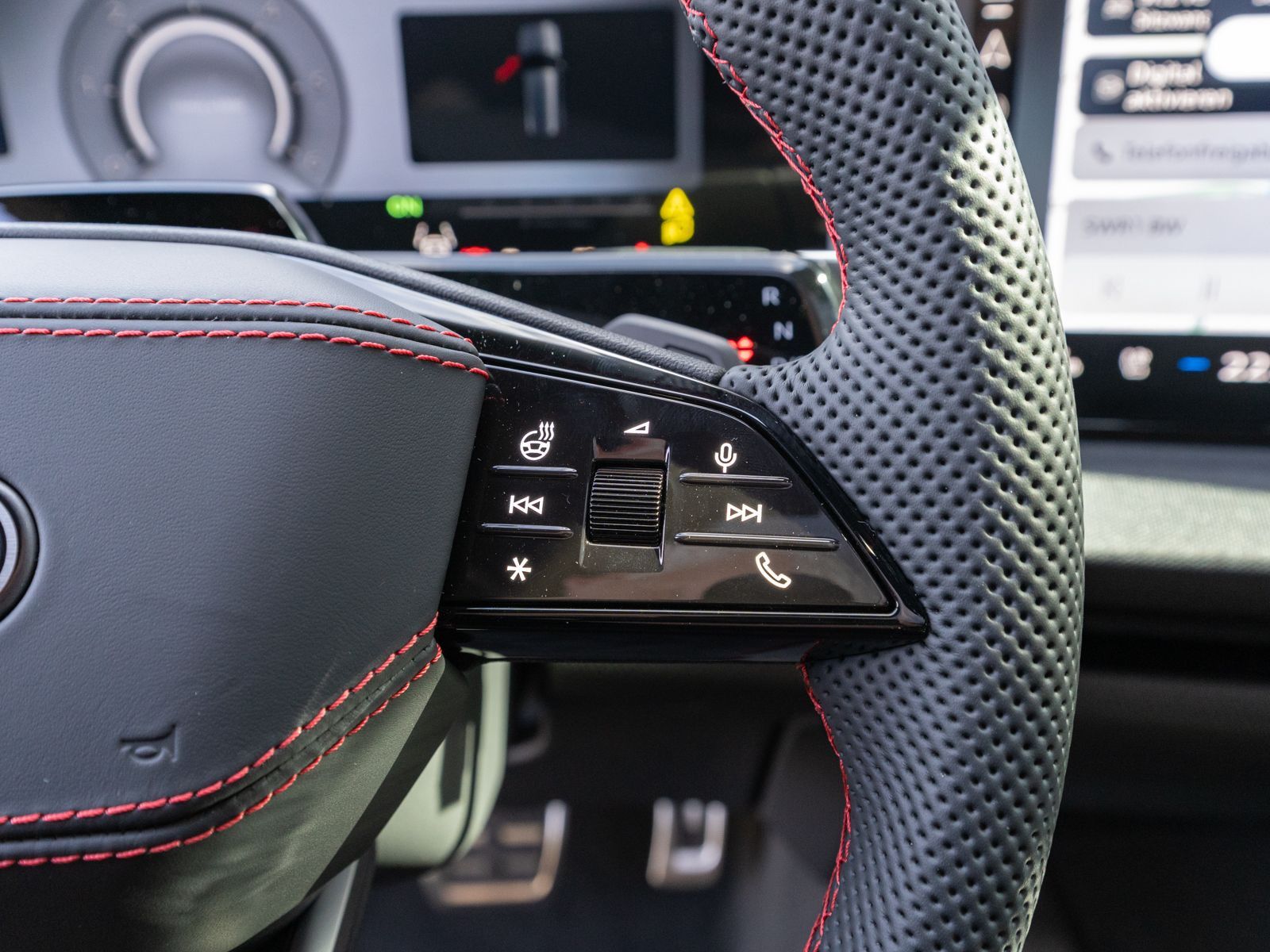 Fahrzeugabbildung Audi Q7 TDI quattro S line Panoramadach Stdhzg AHK