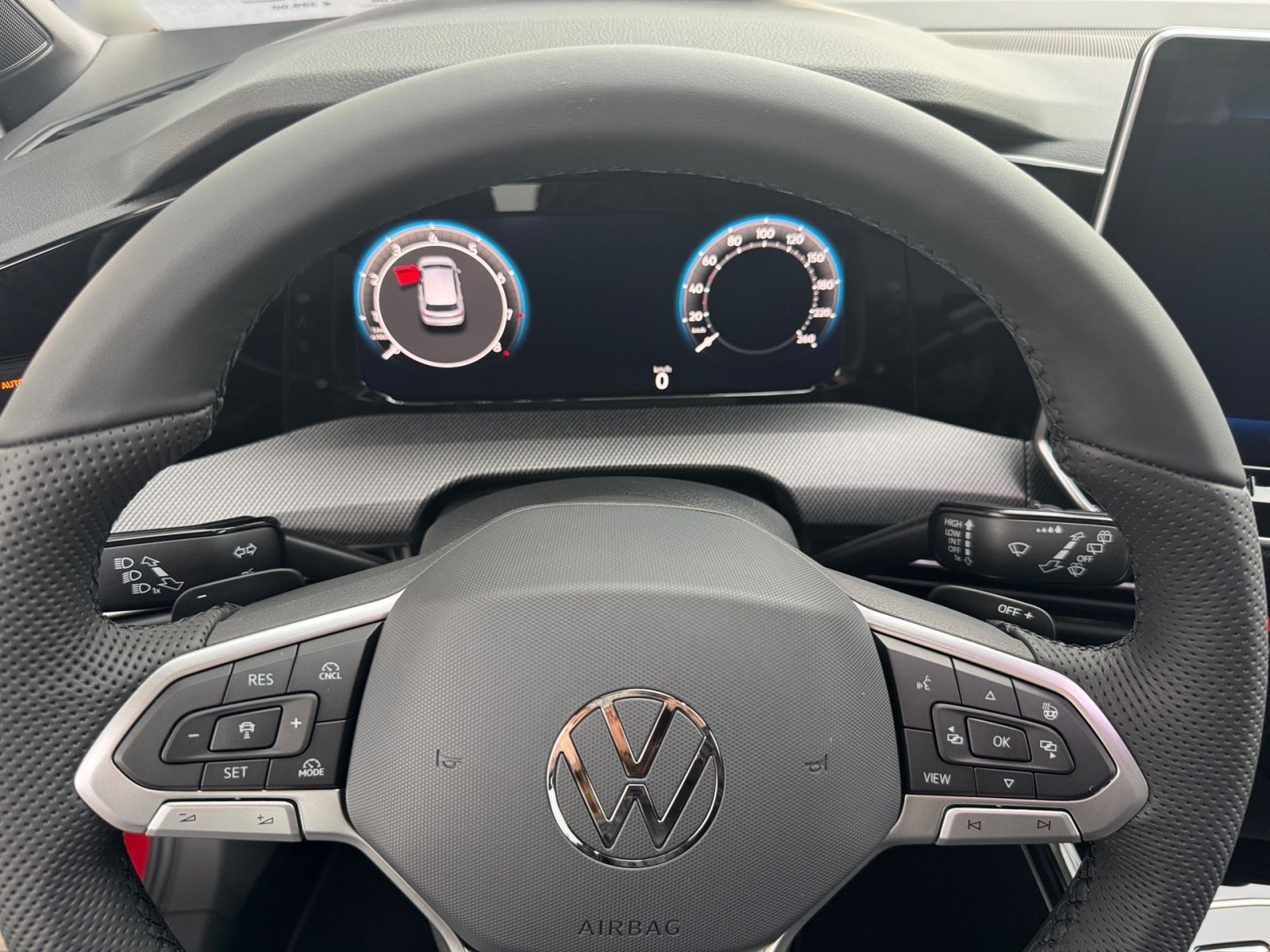 Fahrzeugabbildung Volkswagen Golf R-Line 1.5 eTSI 110 kW (150 PS) DSG | *AHK*