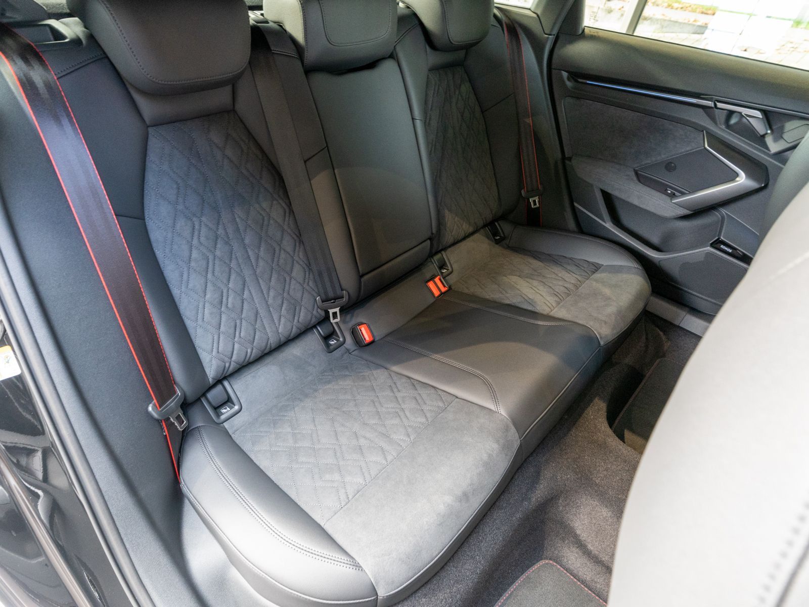 Fahrzeugabbildung Audi RS 3 Sportback Head-Up-Display 360° Kamera PANO