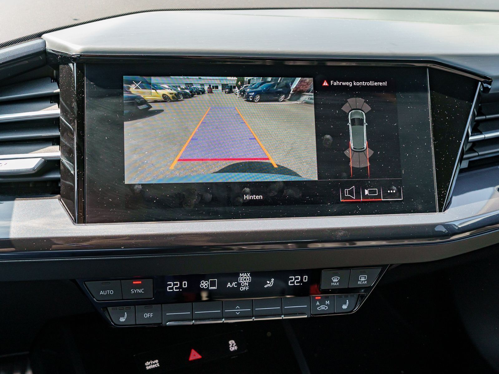 Fahrzeugabbildung Audi Q4 e-tron 50 quattro S line Matrix Navi SHZ