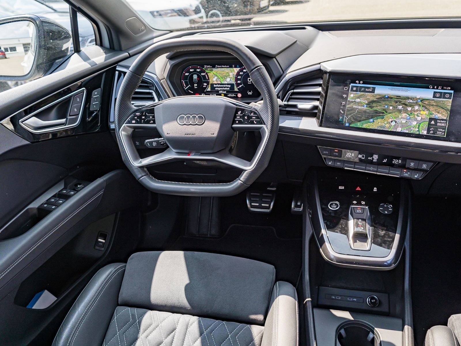 Fahrzeugabbildung Audi Q4 e-tron 50 quattro S line Matrix Navi SHZ