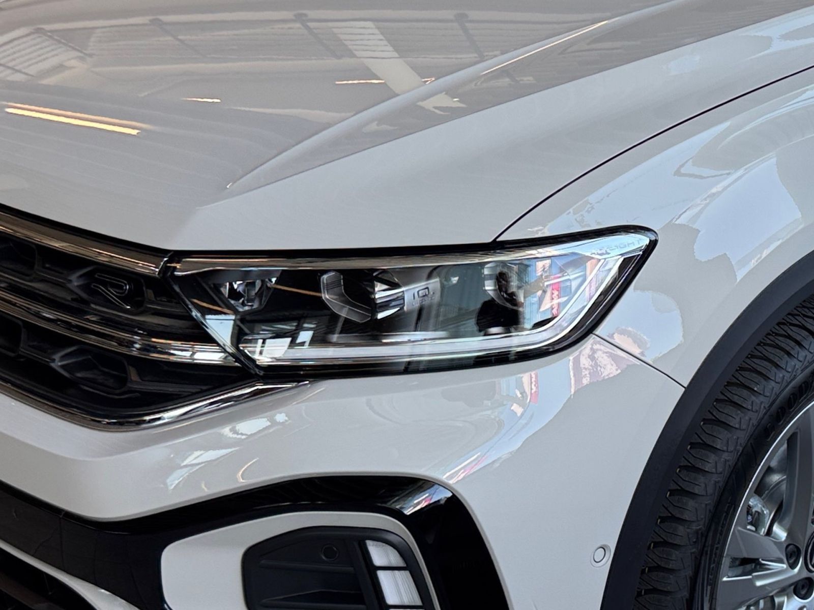 Fahrzeugabbildung Volkswagen T-Roc R-Line 1.5 TSI DSG *Ganzjahresreifen*