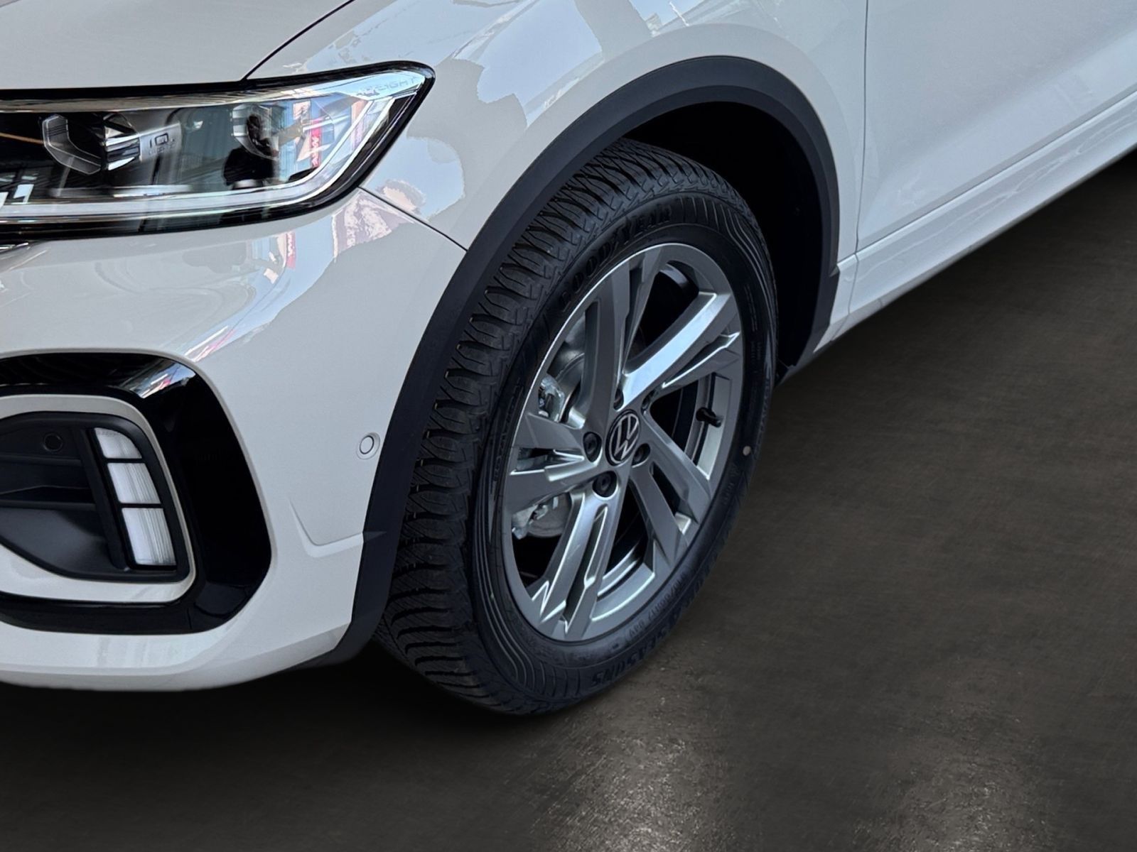 Fahrzeugabbildung Volkswagen T-Roc R-Line 1.5 TSI DSG *Ganzjahresreifen*