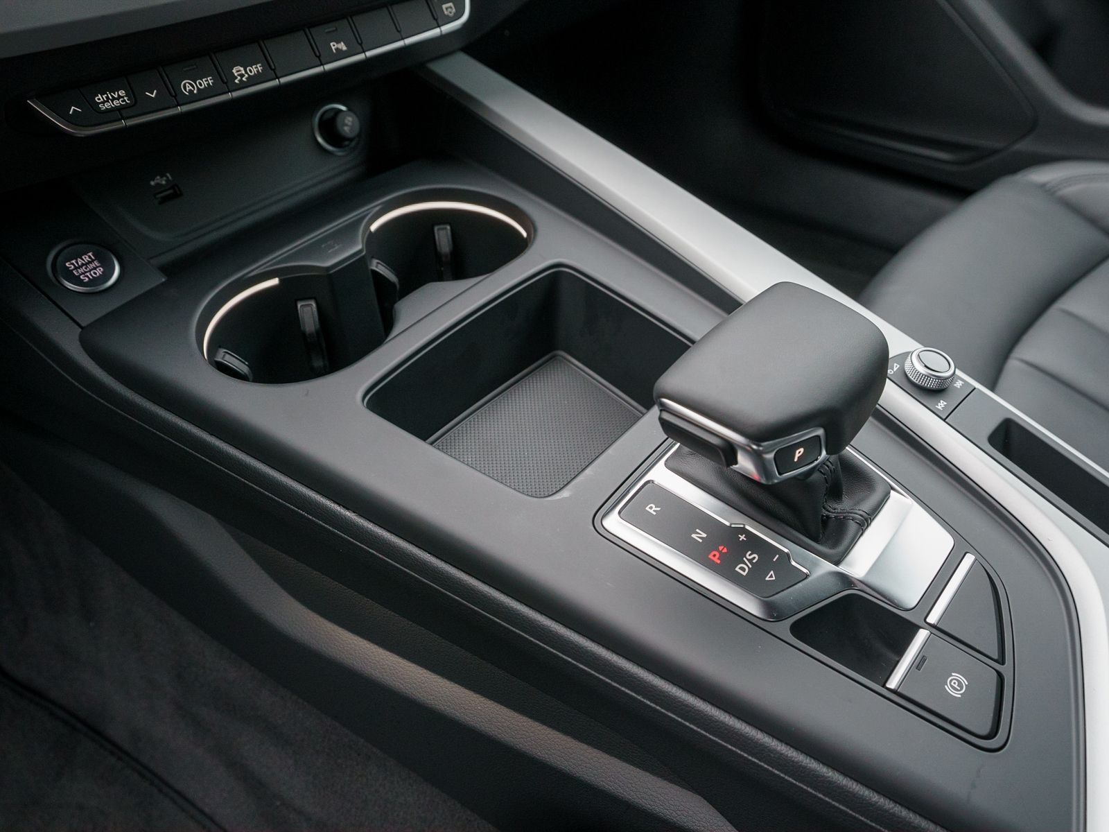 Fahrzeugabbildung Audi A4 Avant S line 40TDI quattro Nav LED RFK ACC VC