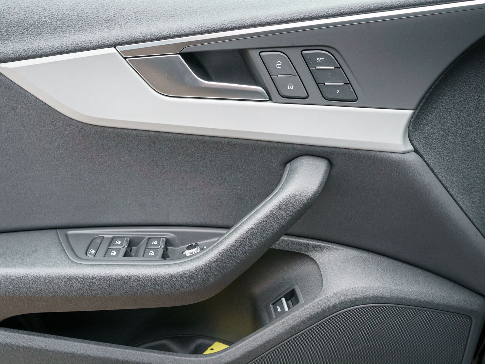 Fahrzeugabbildung Audi A4 Avant S line 40TDI quattro Nav LED RFK ACC VC