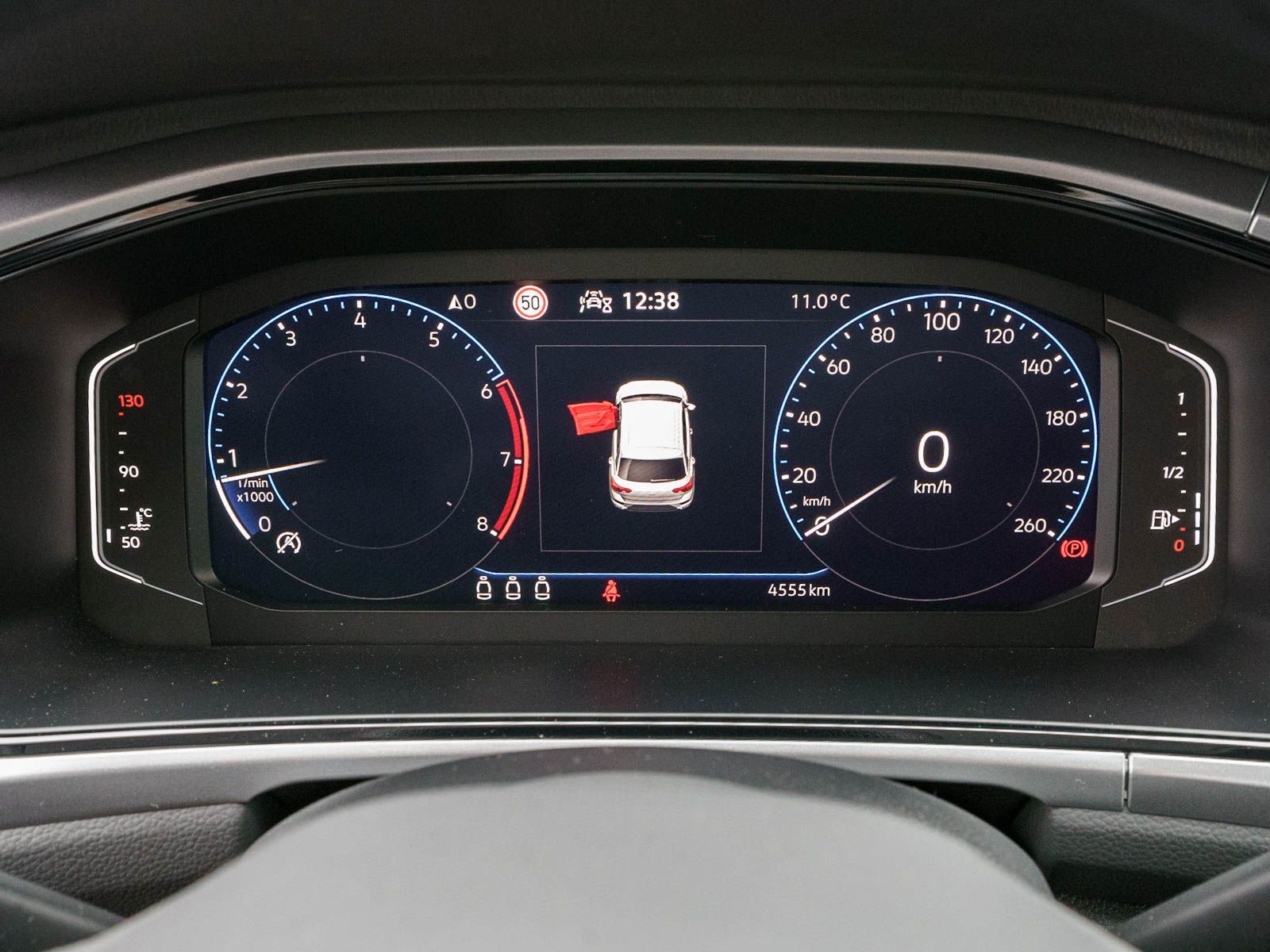 Fahrzeugabbildung Volkswagen T-Roc Life 1.5 TSI LED Navi PDC SHZ VC Stdhzg