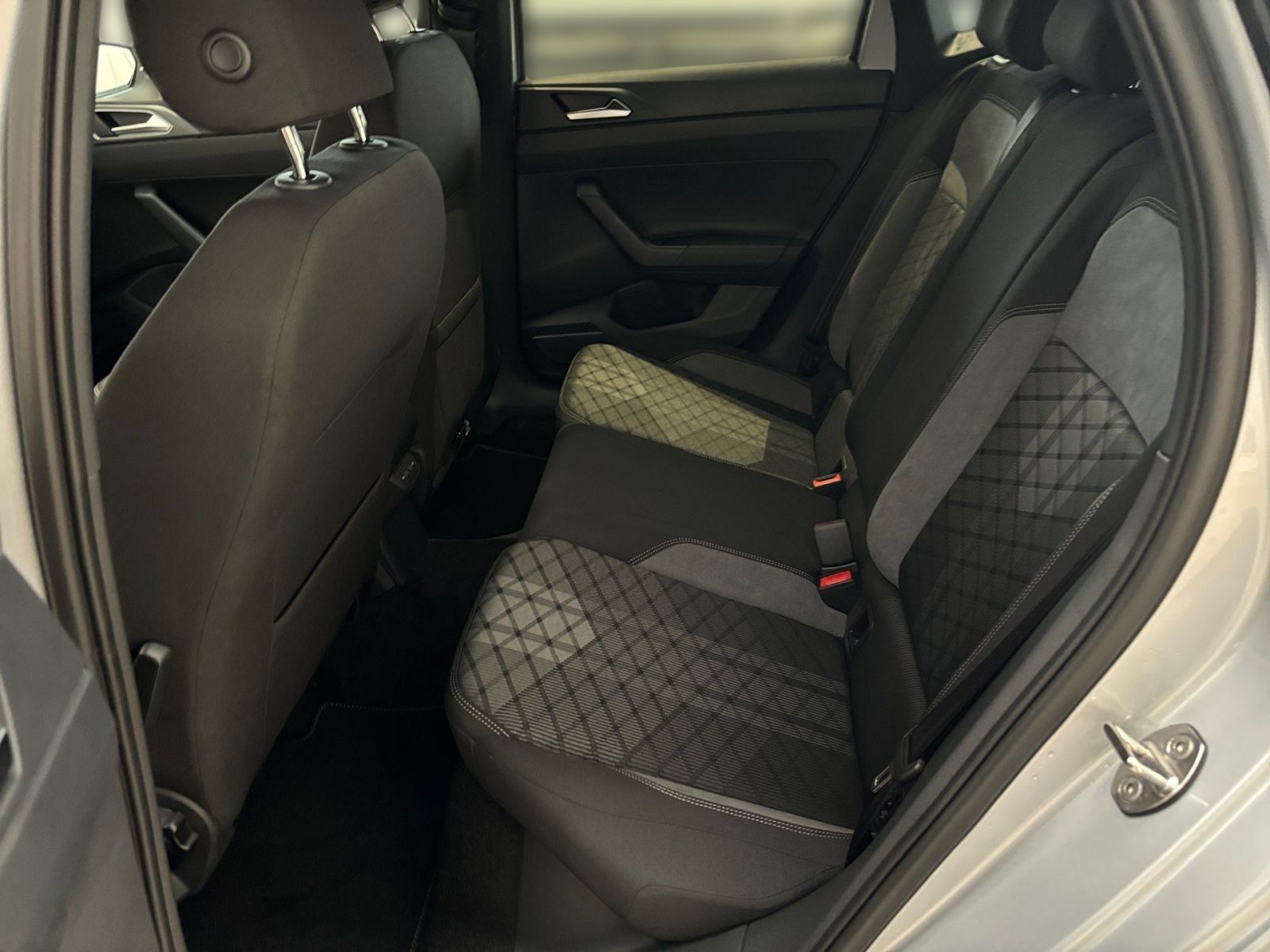 Fahrzeugabbildung Volkswagen Polo R-Line 1.0 l TSI 95 PS DSG Kamera Navi IQ.