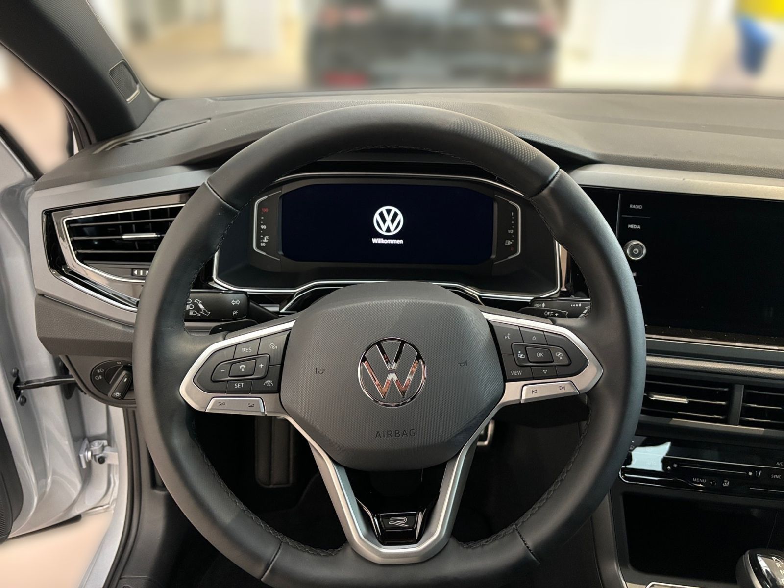 Fahrzeugabbildung Volkswagen Polo R-Line 1.0 l TSI 95 PS DSG Kamera Navi IQ.
