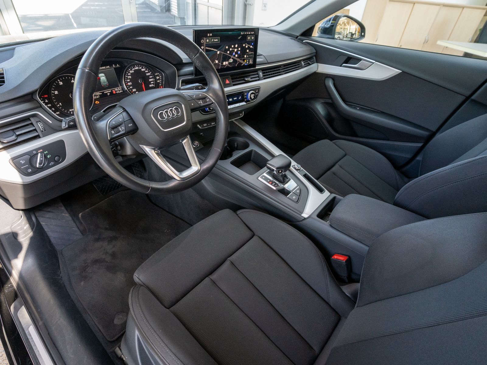 Fahrzeugabbildung Audi A4 Avant 40TDI Stronic LED Navi SHZ ACC PDC AHK