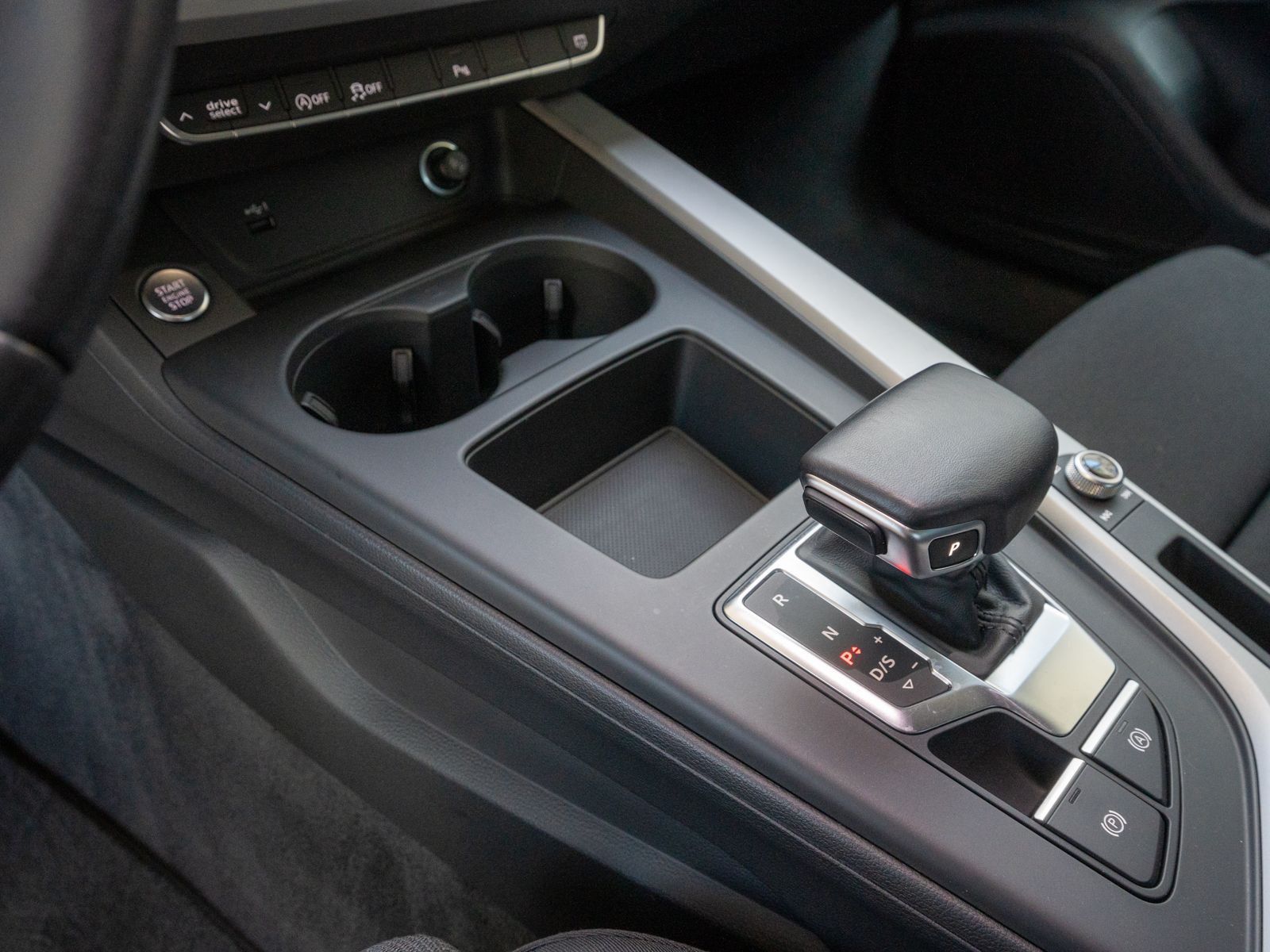 Fahrzeugabbildung Audi A4 Avant 40TDI Stronic LED Navi SHZ ACC PDC AHK