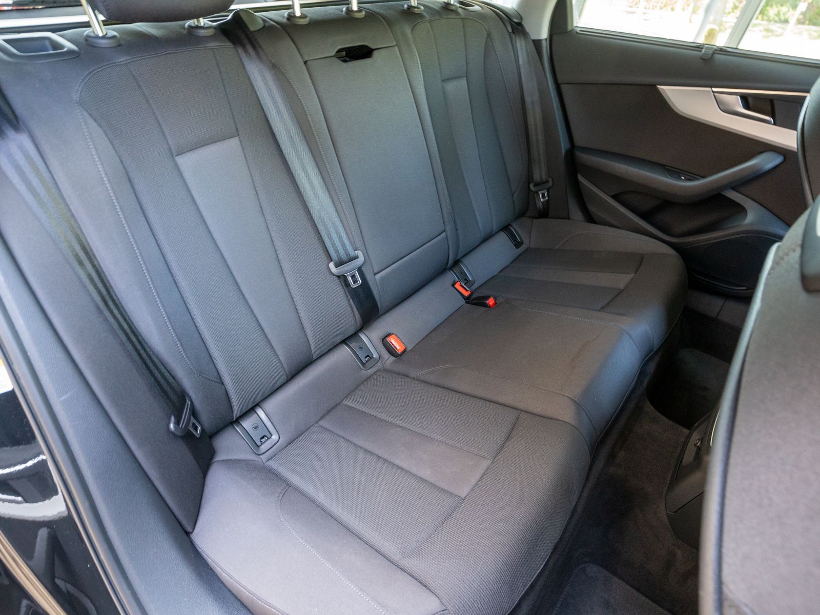 Fahrzeugabbildung Audi A4 Avant 40TDI Stronic LED Navi SHZ ACC PDC AHK