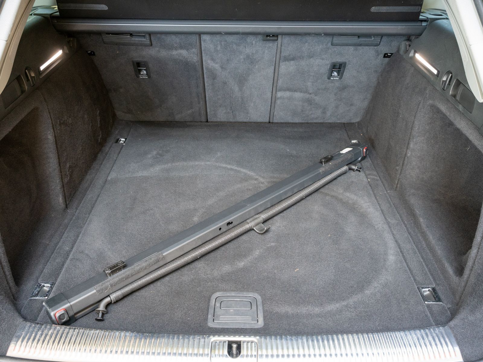 Fahrzeugabbildung Audi A4 Avant 40TDI Stronic LED Navi SHZ ACC PDC AHK