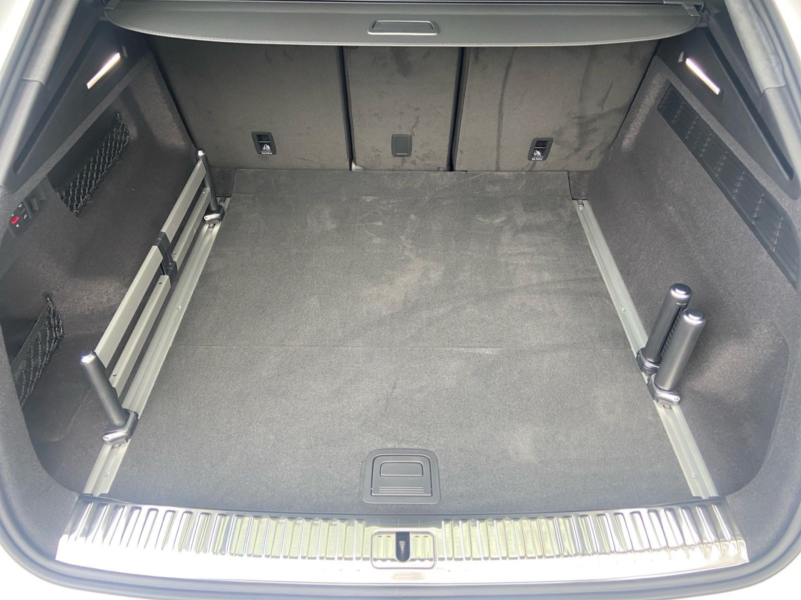 Fahrzeugabbildung Audi RS Q8 SUV 441(600) kW(PS) tiptronic