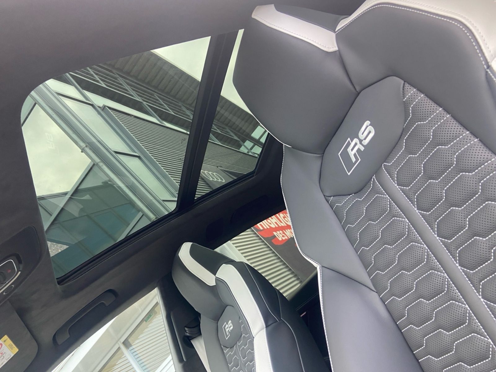 Fahrzeugabbildung Audi RS Q8 SUV 441(600) kW(PS) tiptronic