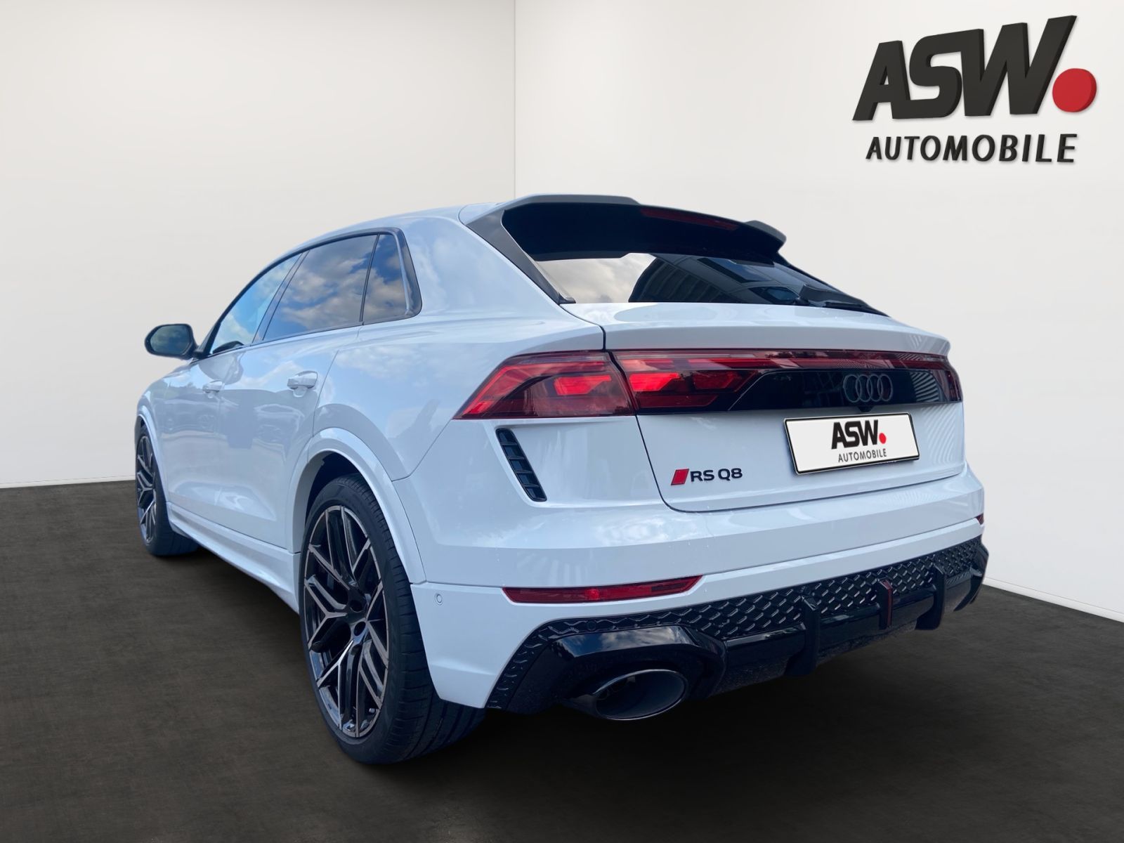 Fahrzeugabbildung Audi RS Q8 SUV 441(600) kW(PS) tiptronic