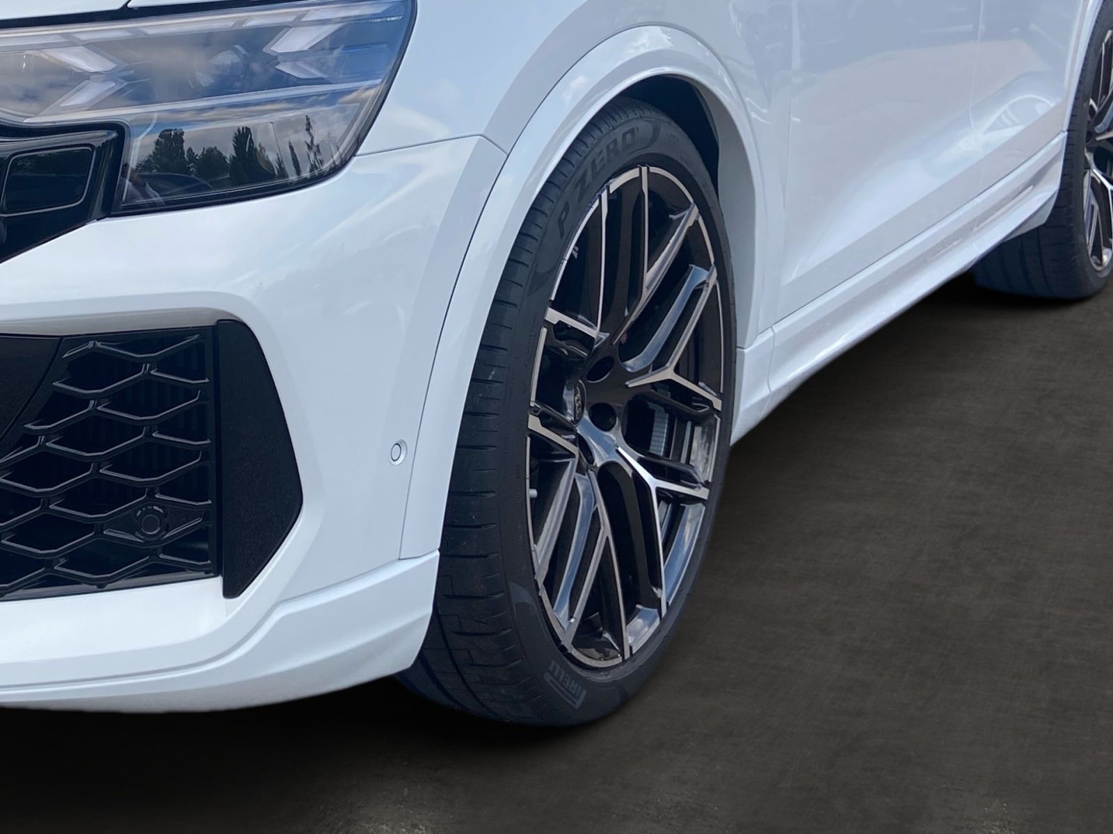 Fahrzeugabbildung Audi RS Q8 SUV 441(600) kW(PS) tiptronic