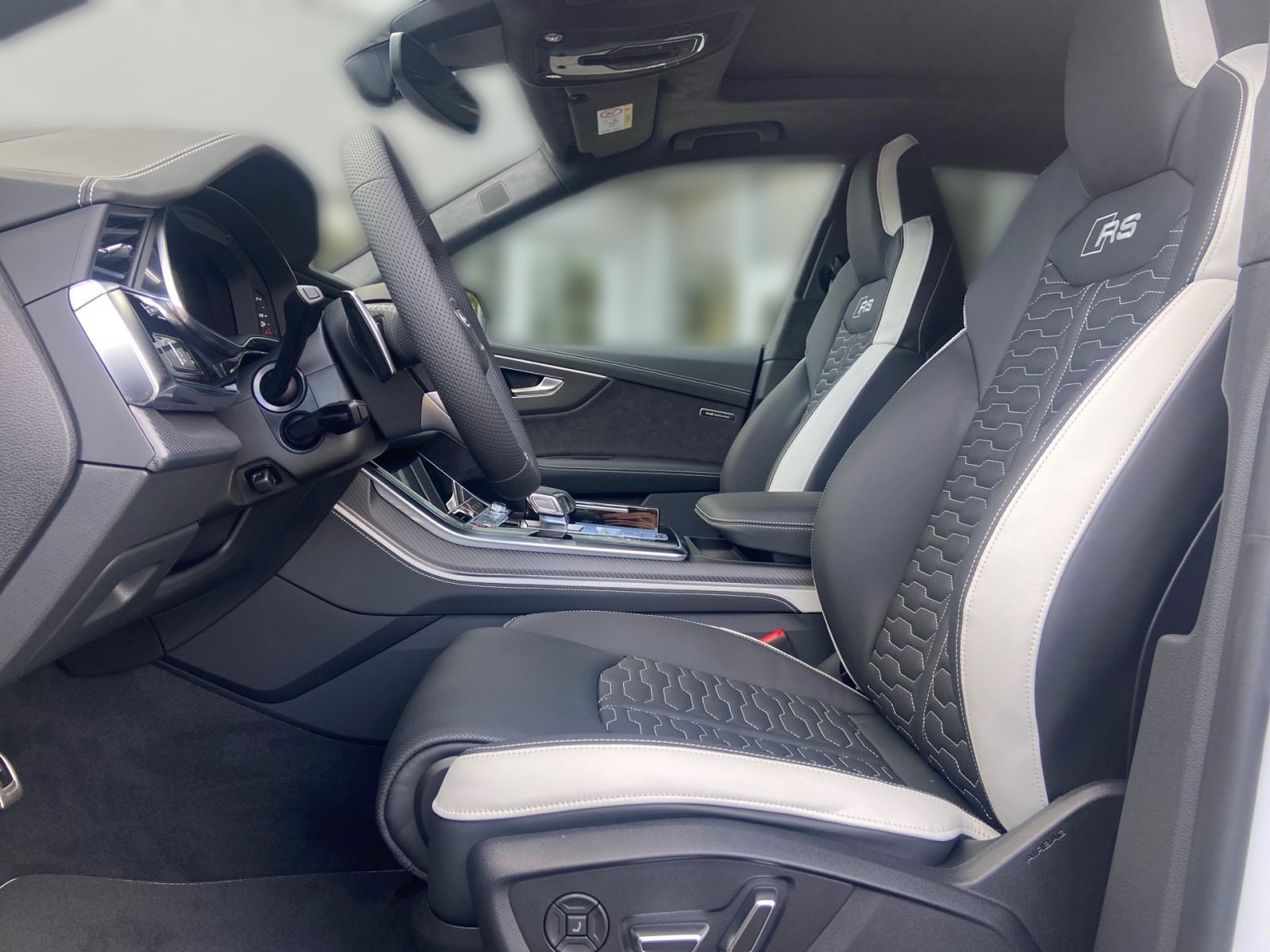 Fahrzeugabbildung Audi RS Q8 SUV 441(600) kW(PS) tiptronic