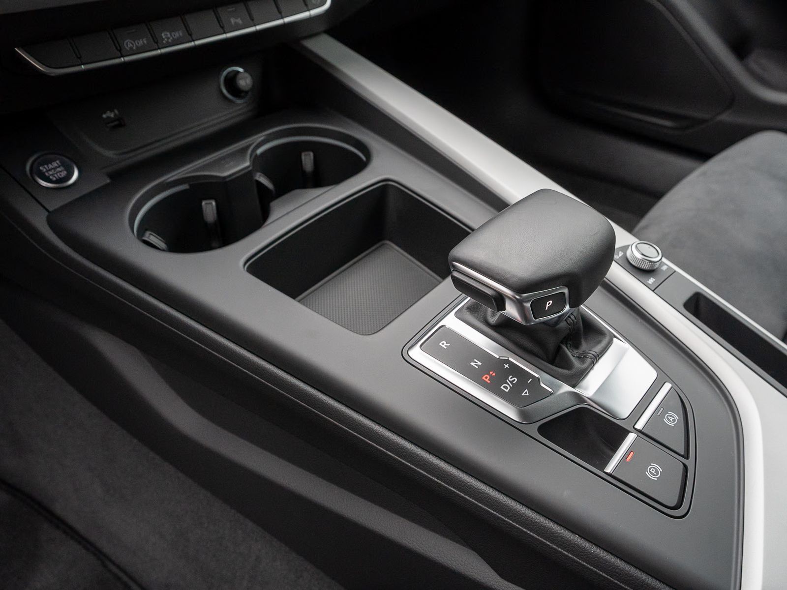 Fahrzeugabbildung Audi A4 Avant Advanced 35TFSI Stroni Navi LED RFK ACC