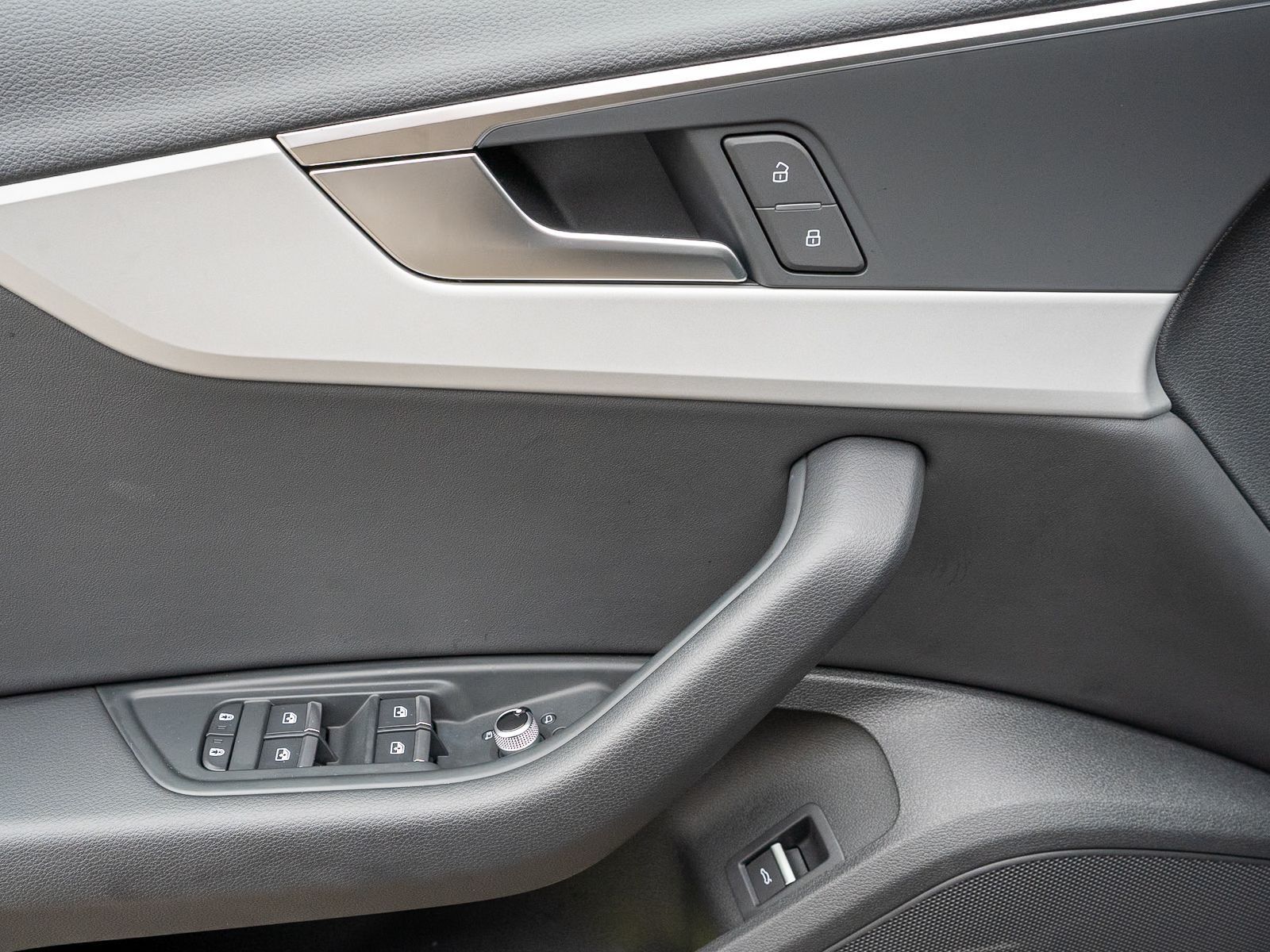 Fahrzeugabbildung Audi A4 Avant Advanced 35TFSI Stroni Navi LED RFK ACC