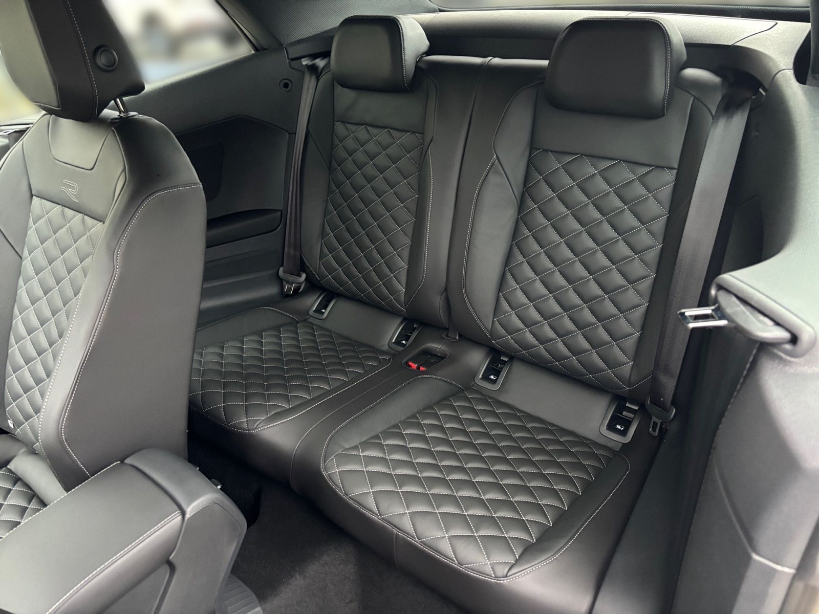 Fahrzeugabbildung Volkswagen T-Roc Cabriolet R-Line 1.5 l TSI OPF 110 kW (150