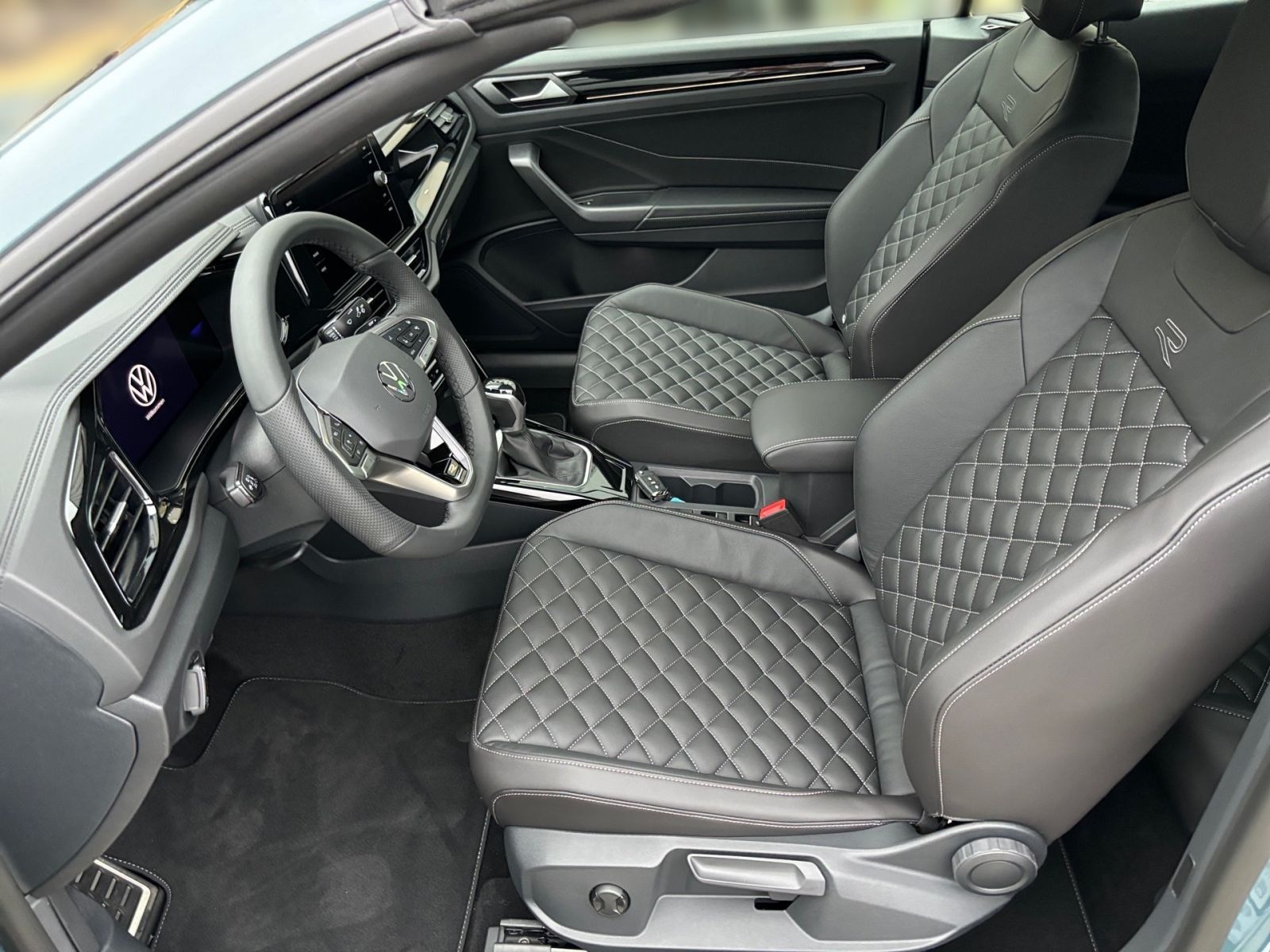 Fahrzeugabbildung Volkswagen T-Roc Cabriolet R-Line 1.5 l TSI OPF 110 kW (150